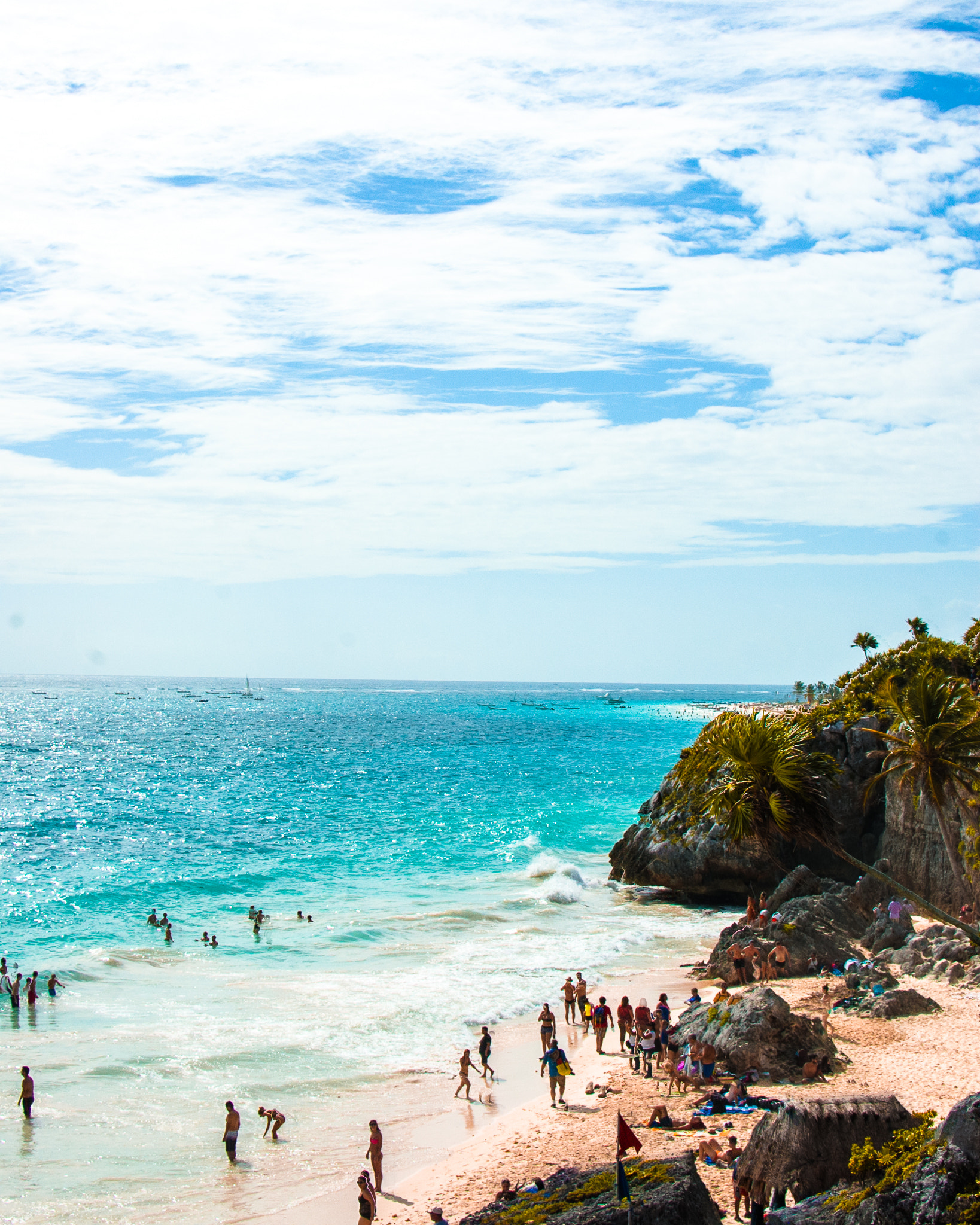 Nikon D70s + Nikon AF-S DX Nikkor 35mm F1.8G sample photo. La plage des ruines de tulum photography