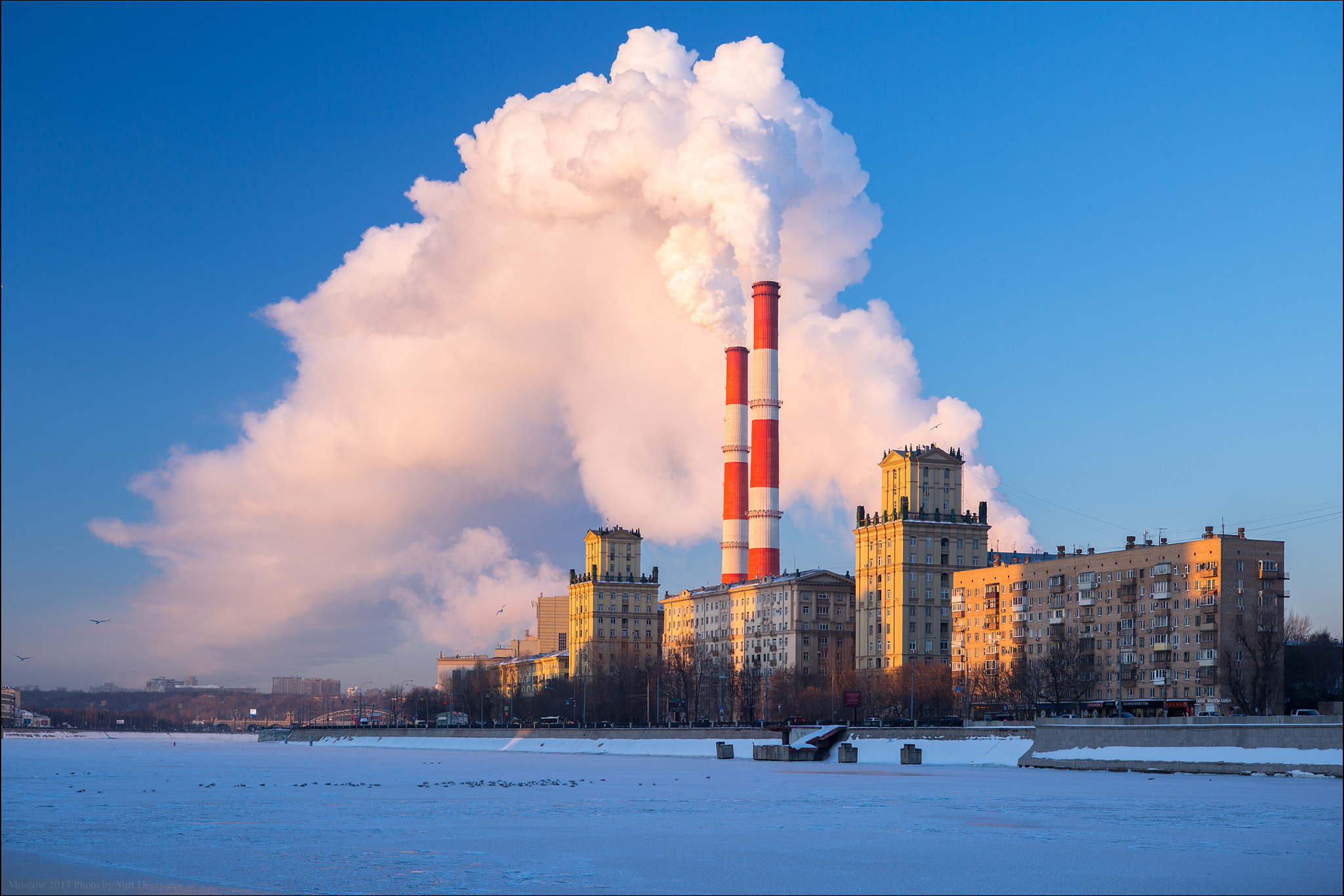 Summicron-M 1:2/50 sample photo. Russia. moscow. frozen morning on berezhkovskaya. photography