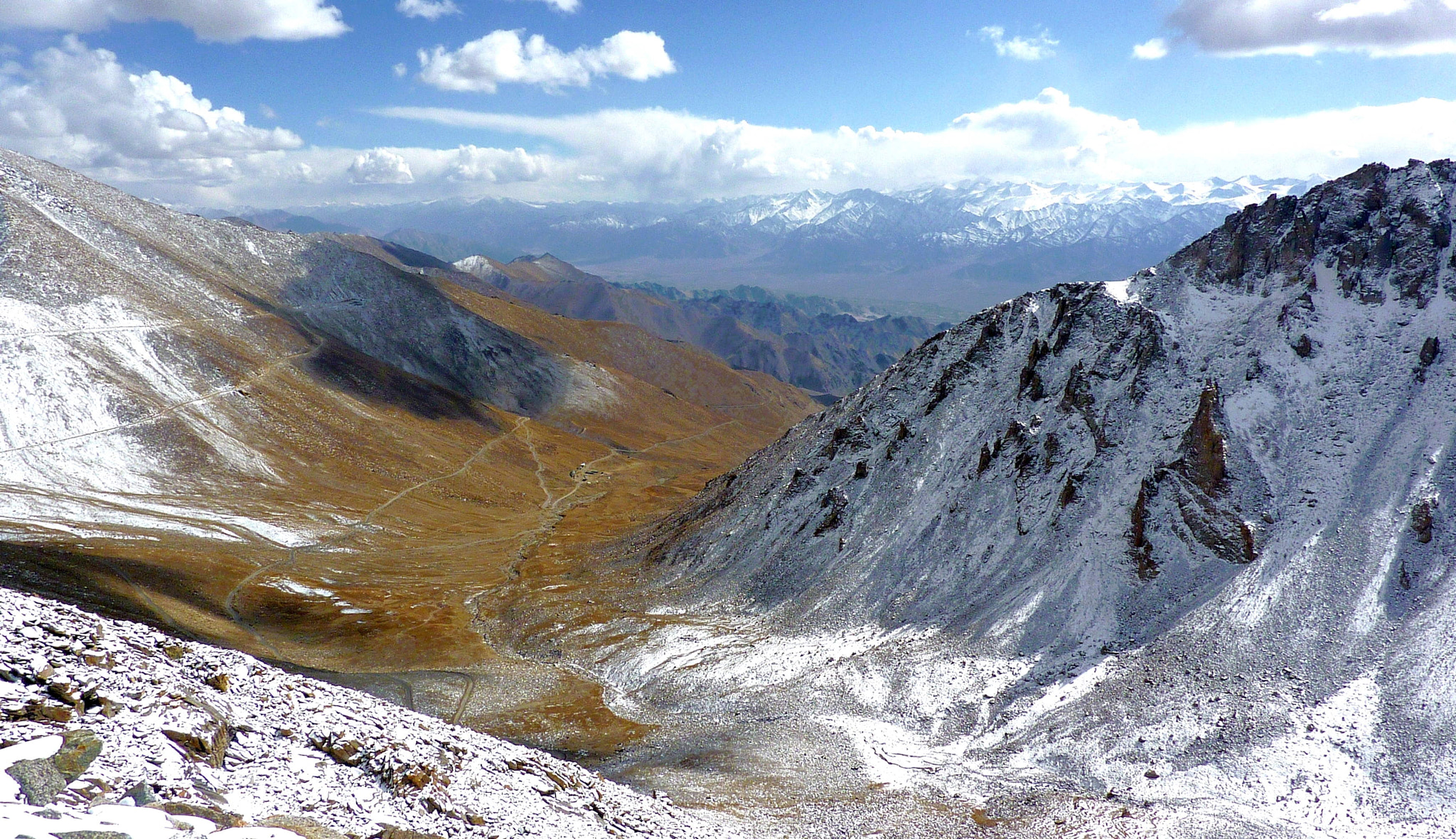 Panasonic Lumix DMC-ZS1 (Lumix DMC-TZ6) sample photo. Witnessing the first snow of the year on the highest motorable road in the world photography