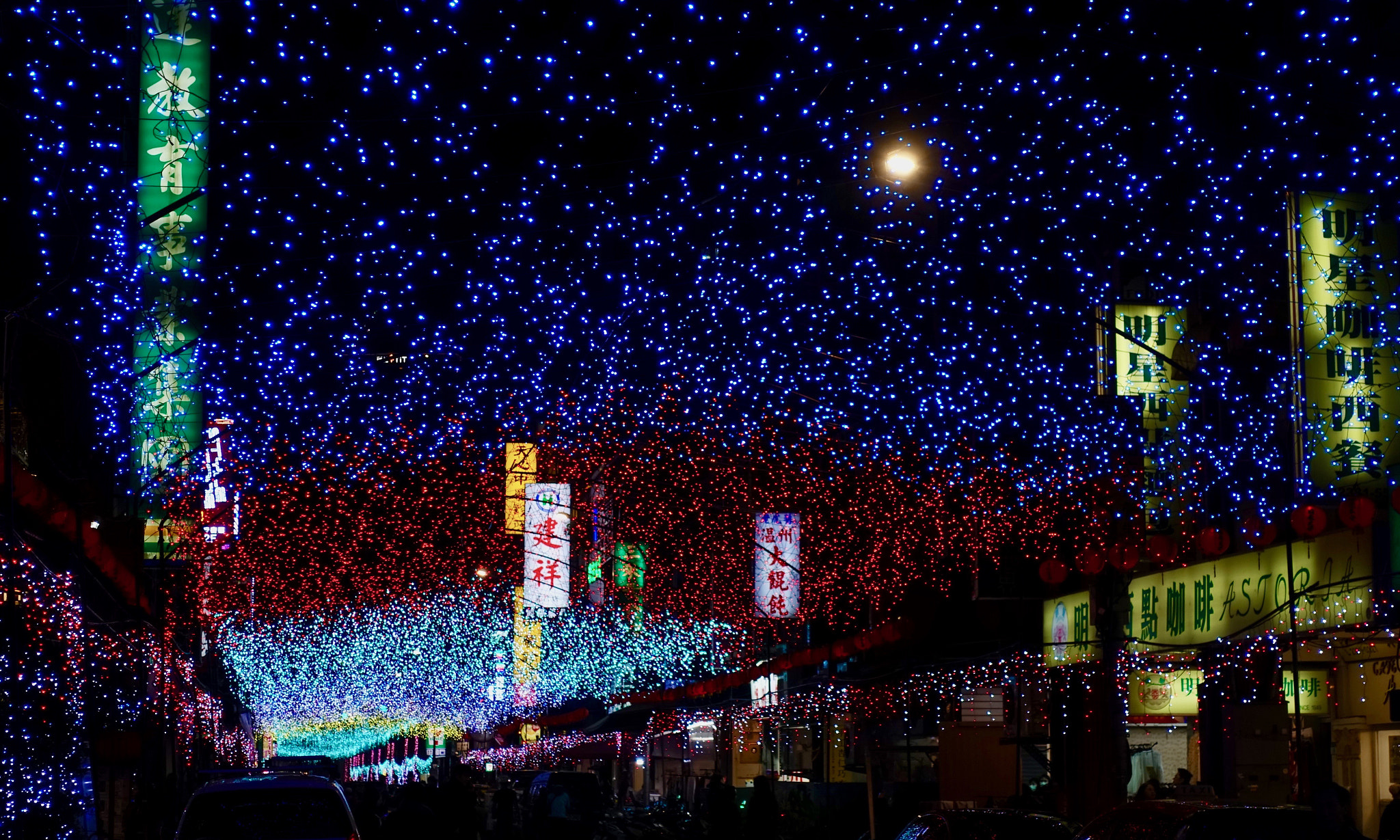 Sony DSC-RX100M5 + Sony 24-70mm F1.8-2.8 sample photo. Sea of lights, taipei lantern festival photography