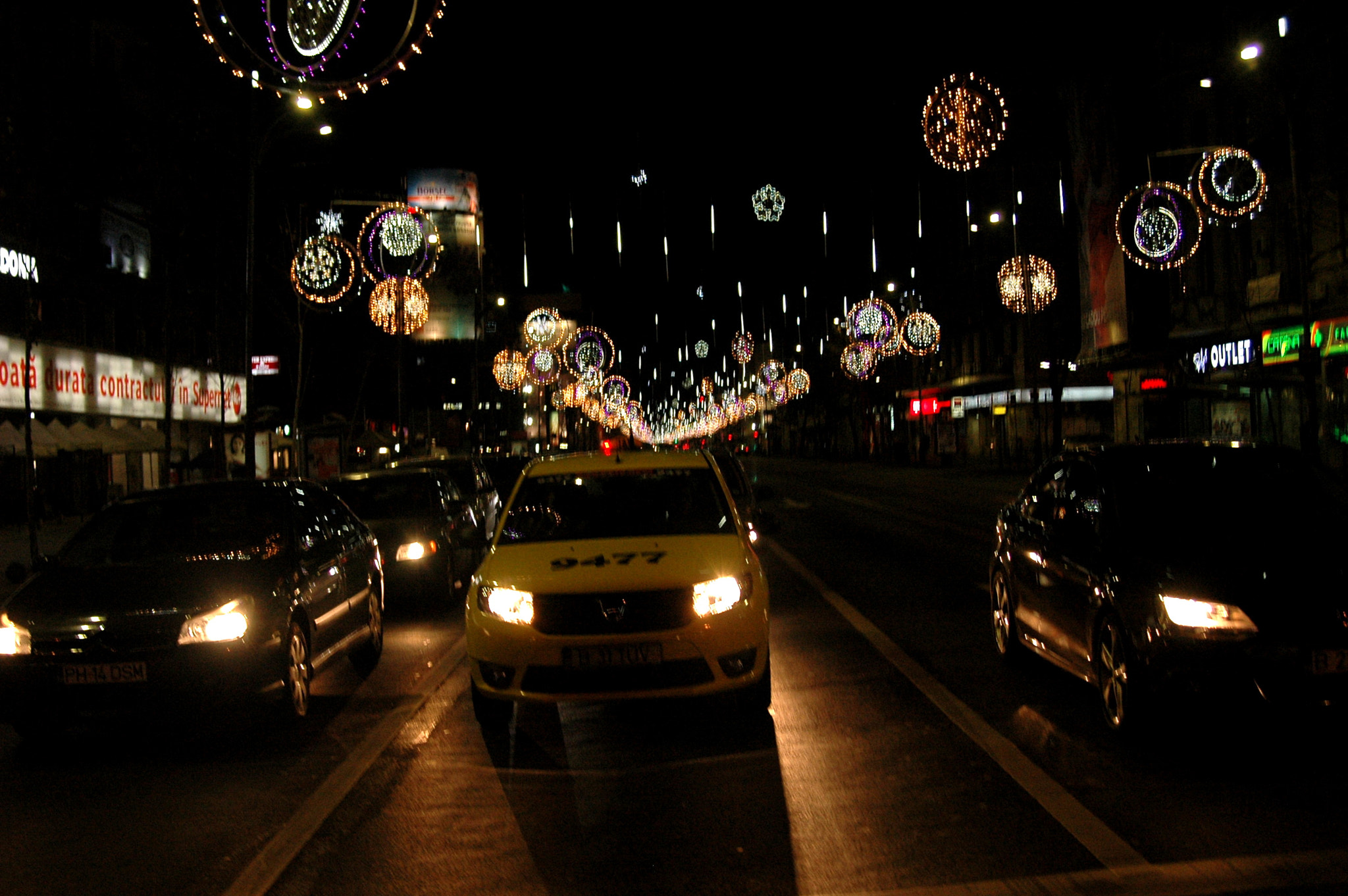 AF Zoom-Nikkor 28-80mm f/3.5-5.6D sample photo. Taxi photography