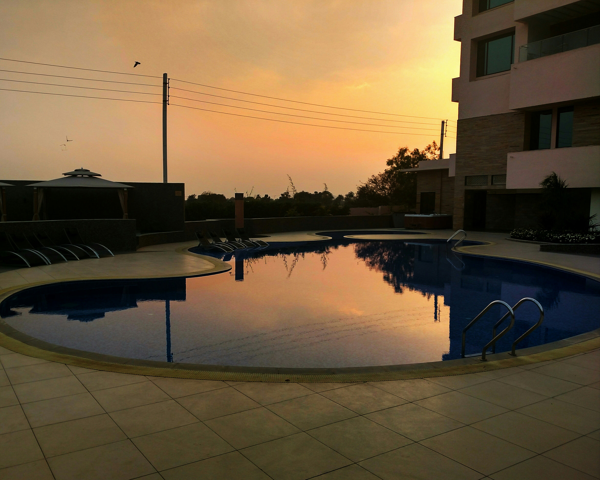 Motorola XT1225 sample photo. Dusk at a pool photography