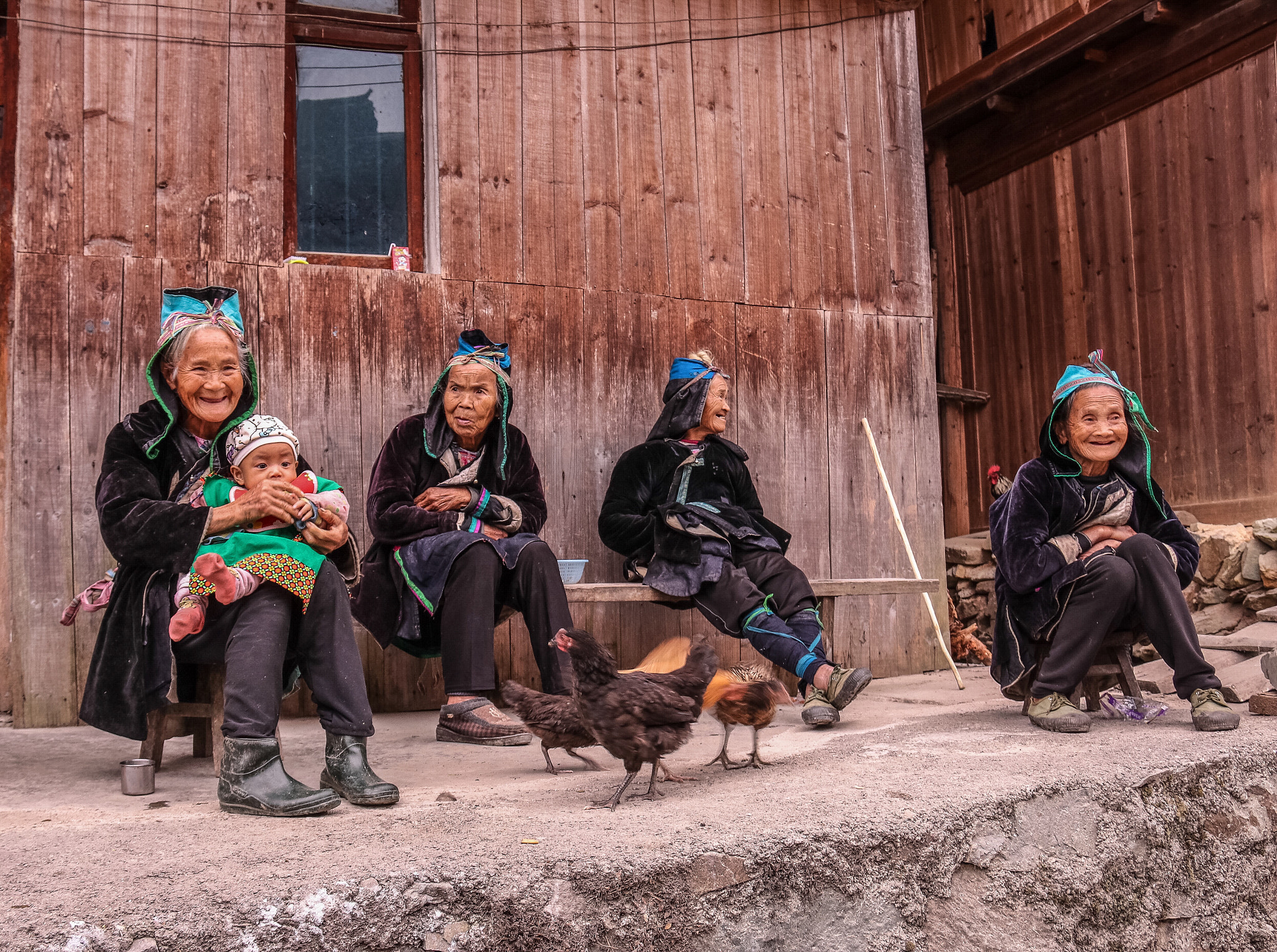 Canon EOS 80D + Canon EF-S 18-200mm F3.5-5.6 IS sample photo. Grannies win the day photography