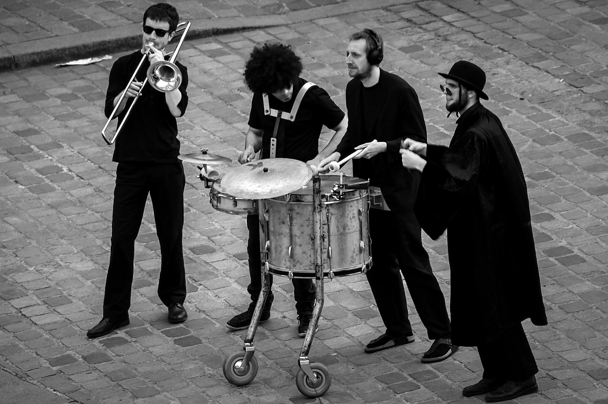 Pentax K100D Super sample photo. Musiciens saltimbanques... photography