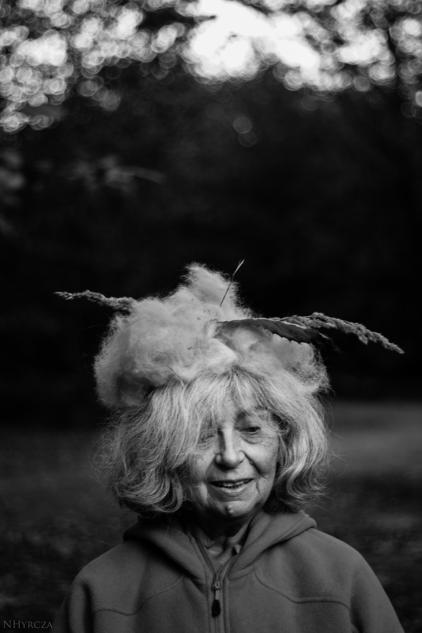 Canon EOS 40D + Canon EF 50mm F1.8 STM sample photo. Grandmother and leaves photography