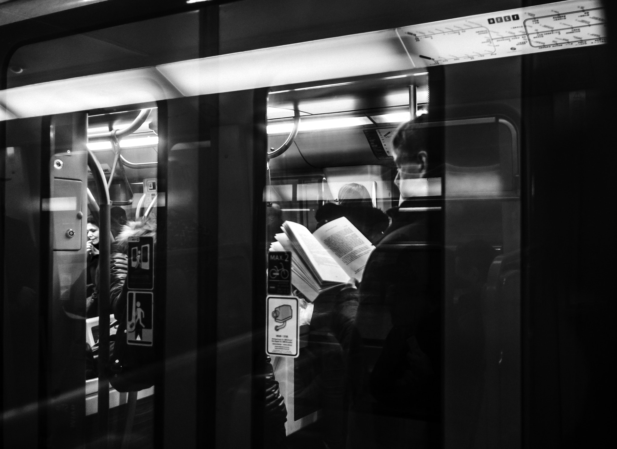 Fujifilm X-T10 + Fujifilm XF 18mm F2 R sample photo. Reading in the metro photography