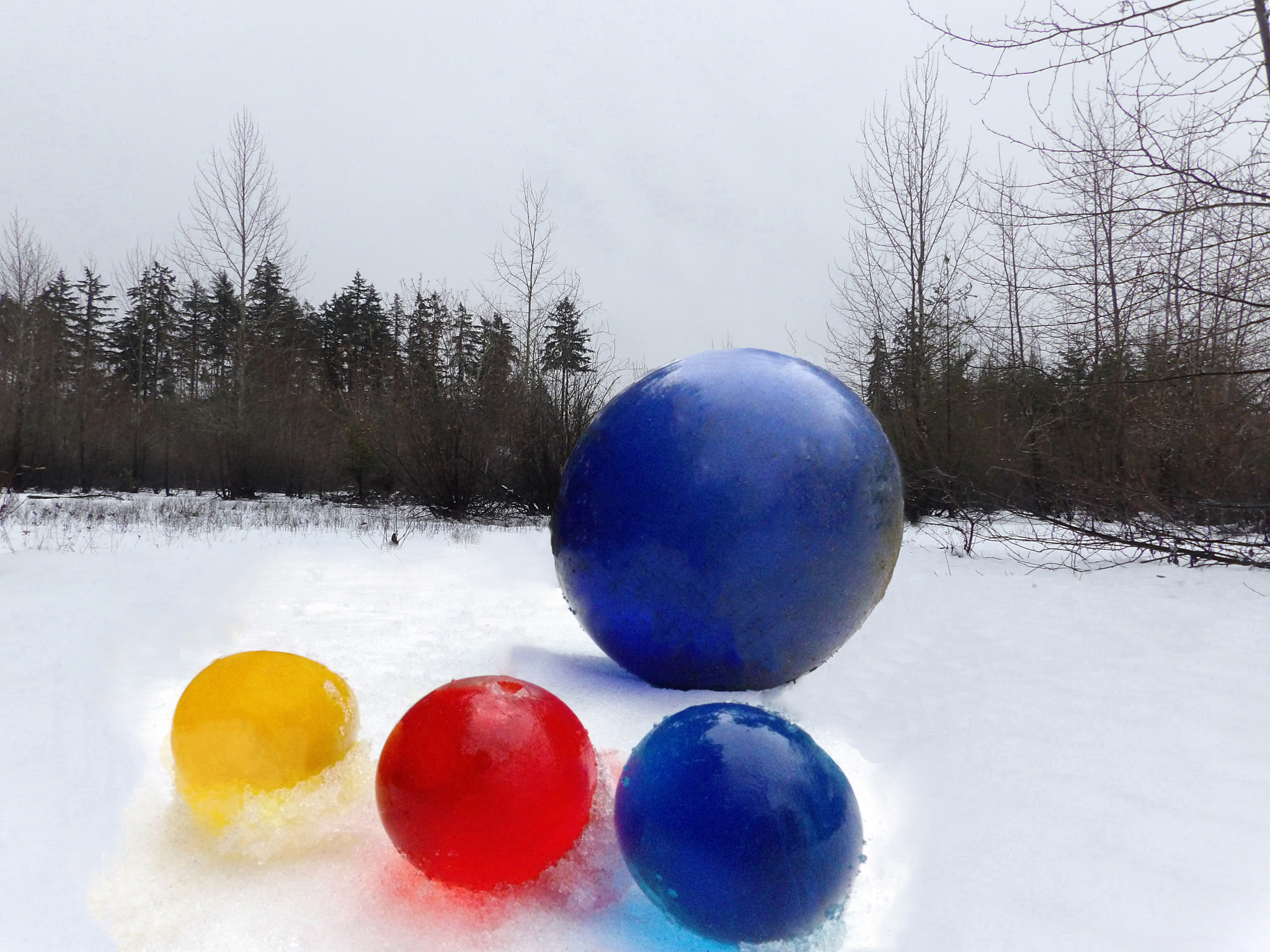 Kodak PIXPRO AZ521 sample photo. How to make snow balloons photography
