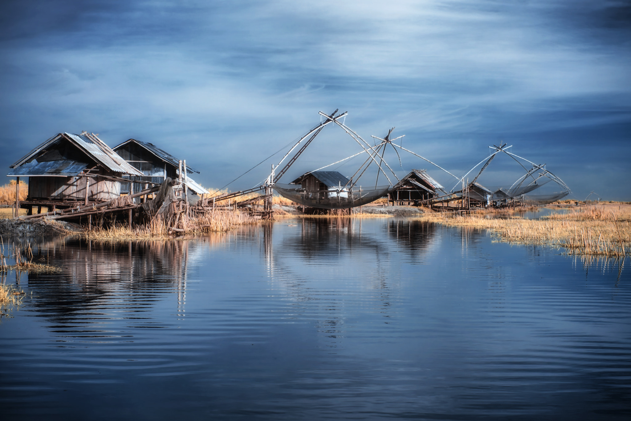 Sony a7R + Sony FE 28-70mm F3.5-5.6 OSS sample photo. River life photography
