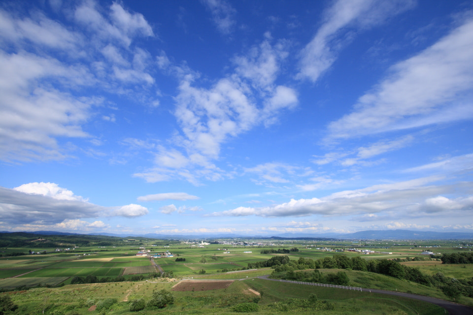 Canon EOS 400D (EOS Digital Rebel XTi / EOS Kiss Digital X) + Canon EF-S 10-22mm F3.5-4.5 USM sample photo. Numata hokkaido landscape photography