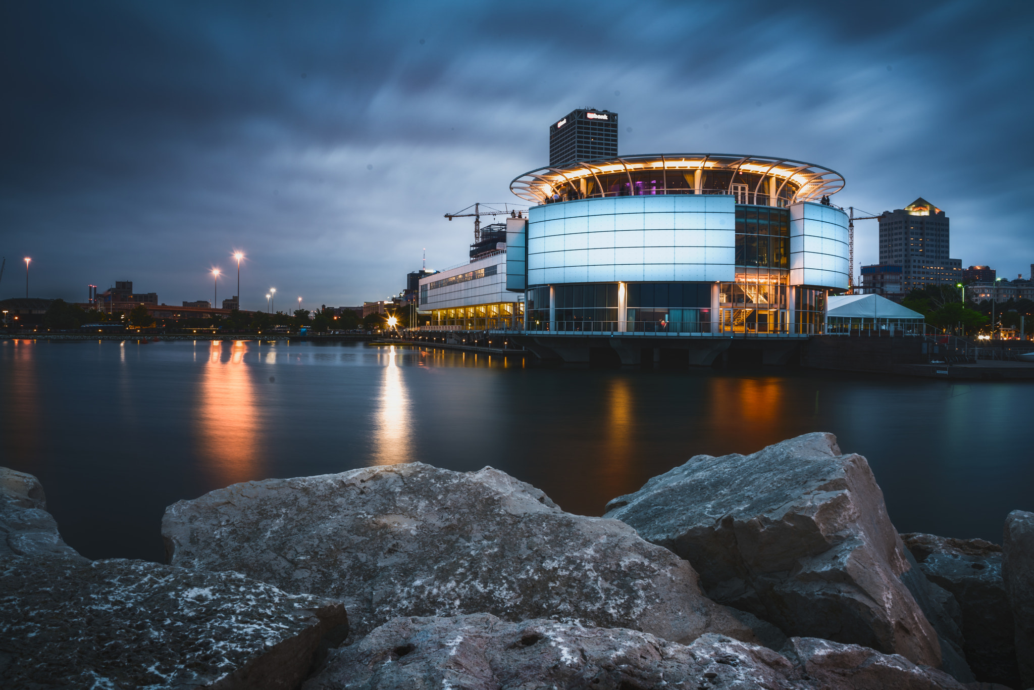 Sony FE 28mm F2 sample photo. Night on michigan photography