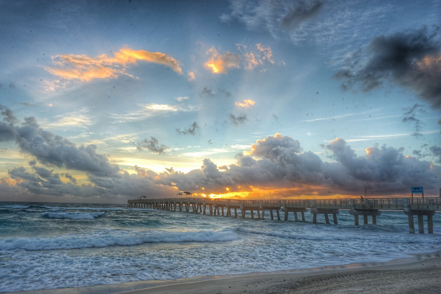 Sony a7 II + Sony Vario-Tessar T* FE 16-35mm F4 ZA OSS sample photo. Lakeworth fl pier sunrise photography