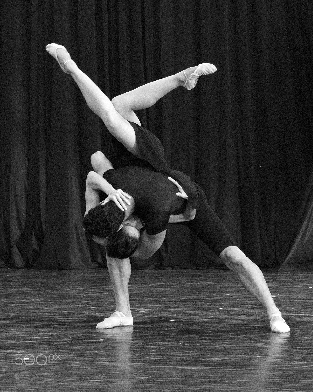 Panasonic Lumix DMC-GX8 sample photo. Embrace of the pas de deux photography