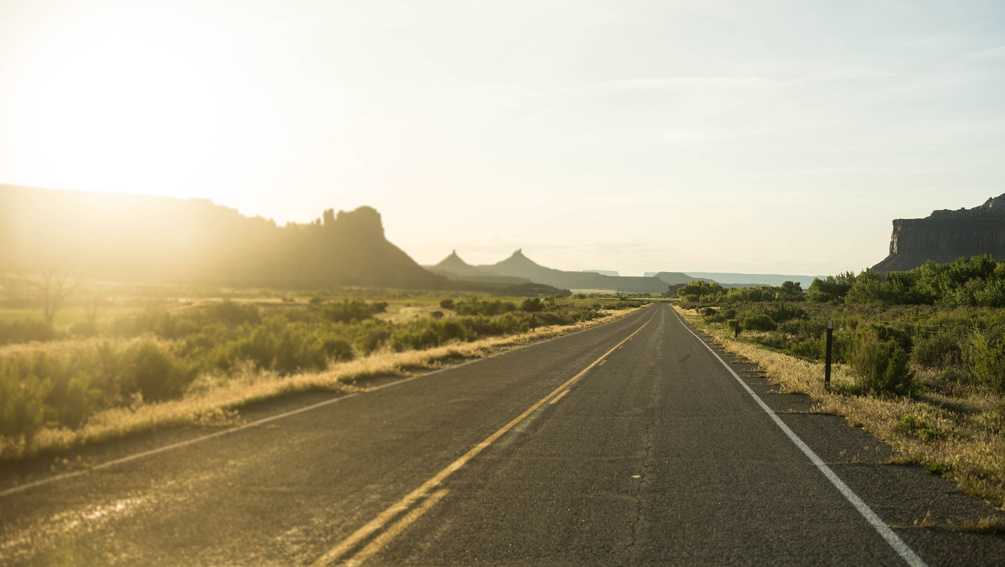 Nikon D5200 + Sigma 18-35mm F1.8 DC HSM Art sample photo. Sunset drive through canyonlands photography