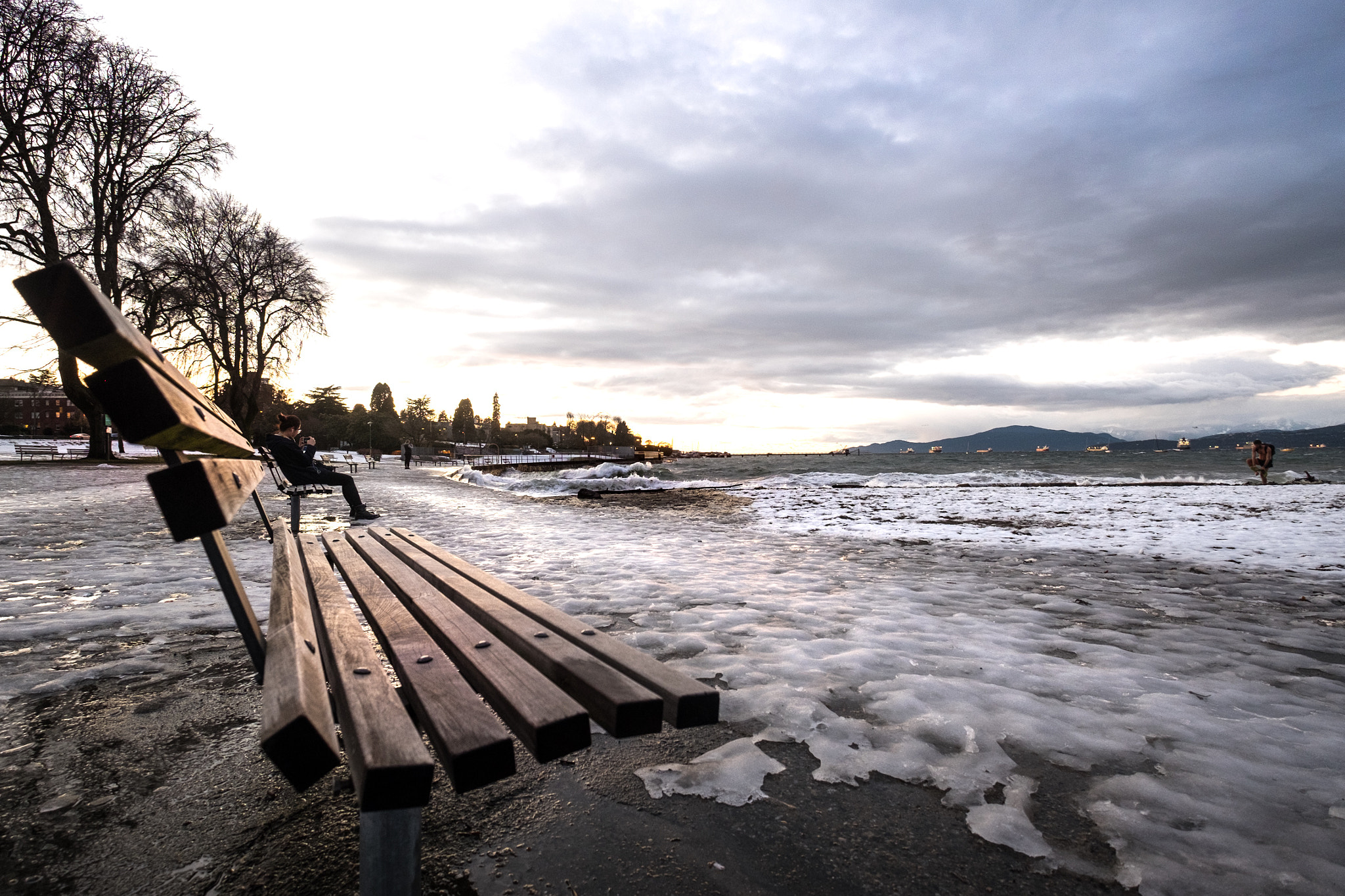 Fujifilm X-E2S + Fujifilm XF 10-24mm F4 R OIS sample photo. Wave watching, kitsilano beach photography