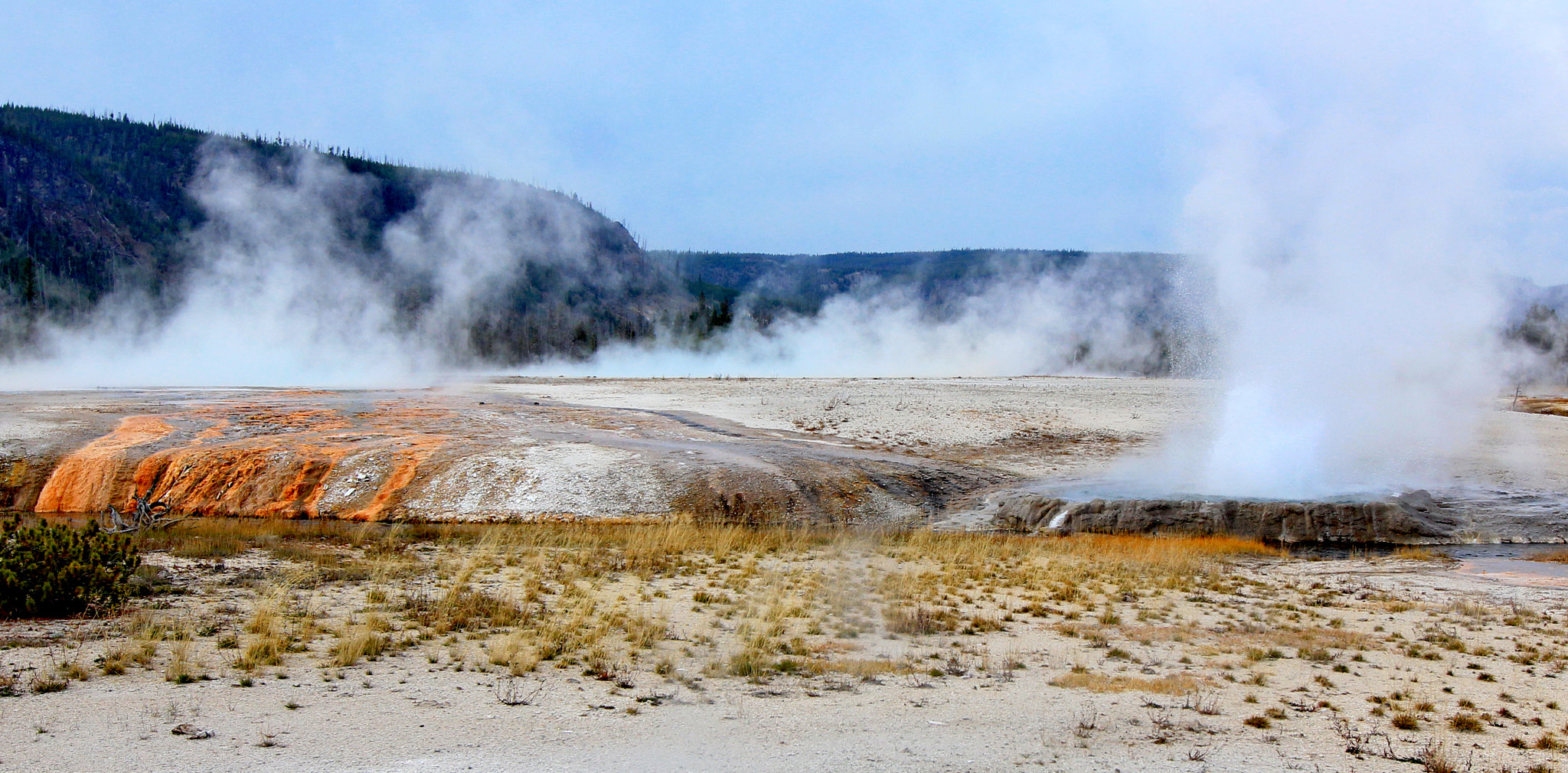 Canon EF 16-35mm F2.8L II USM sample photo. Cliff geyser photography