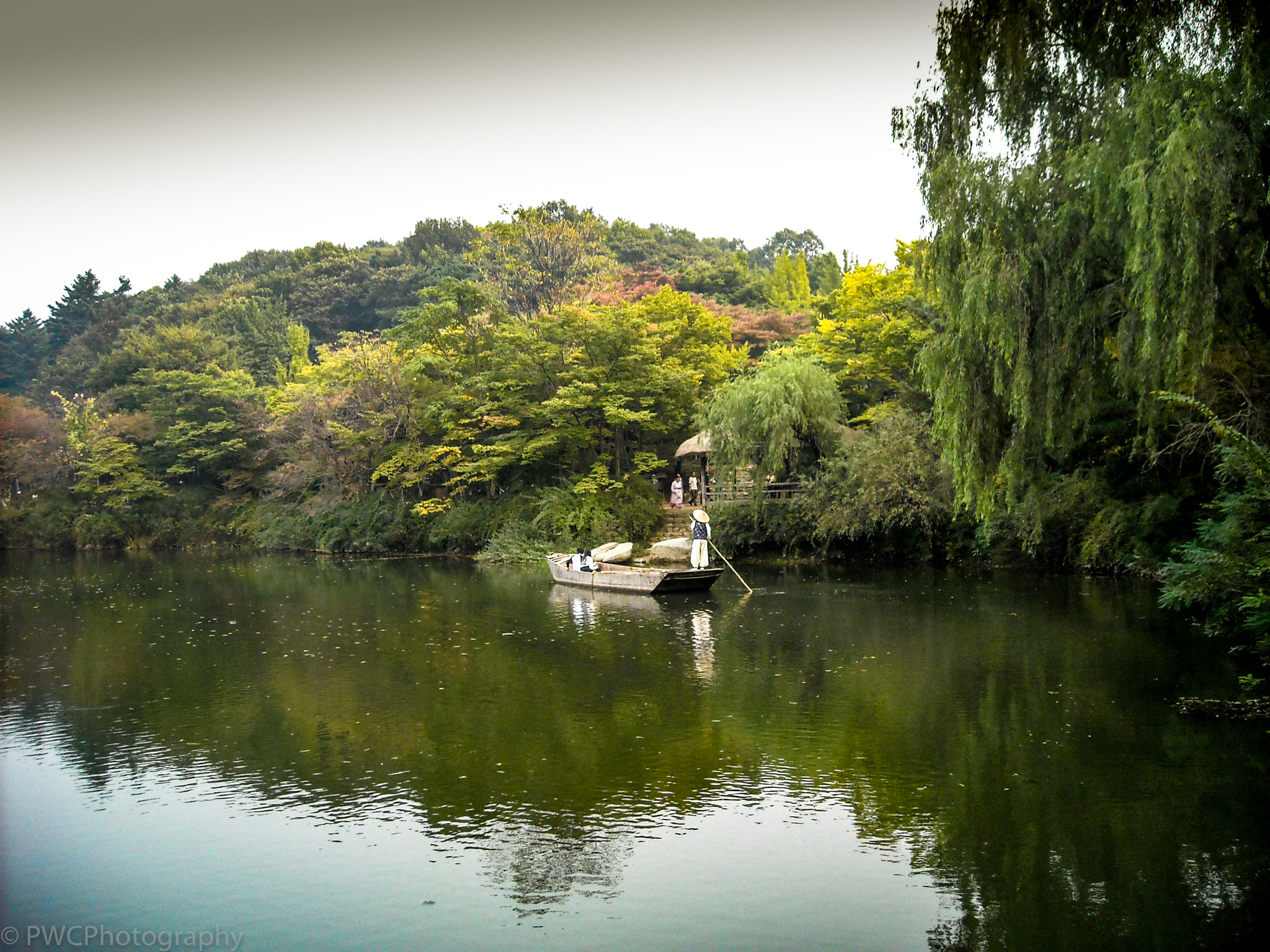 Nikon Coolpix L18 sample photo. South korean boat on a lake photography