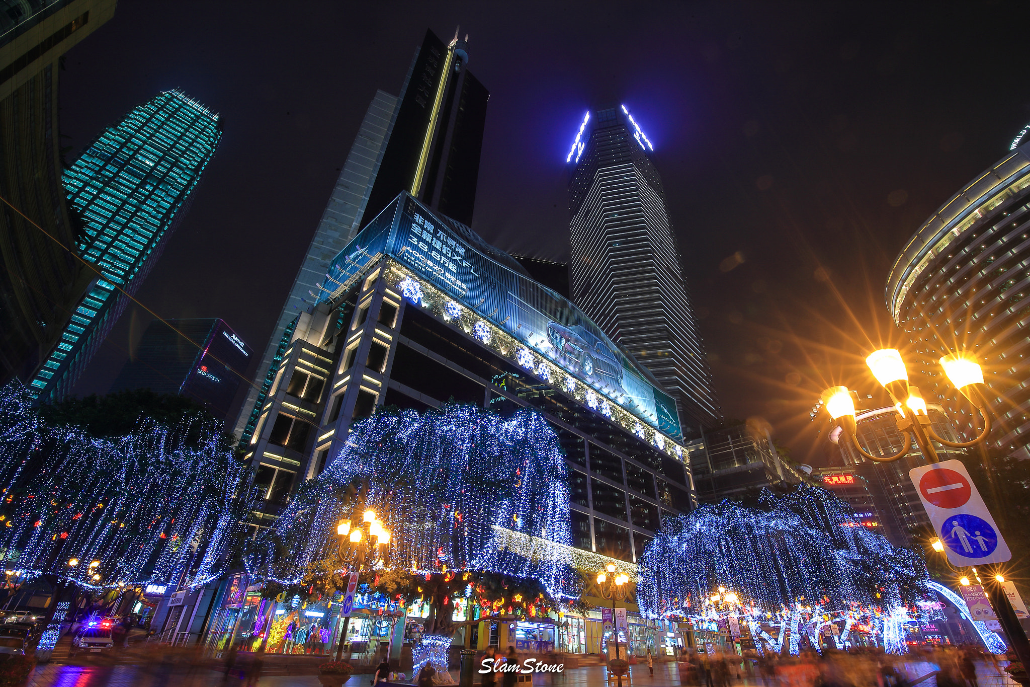 Canon EF 300mm f/2.8L sample photo. Only in the night, the city looks like alive. photography