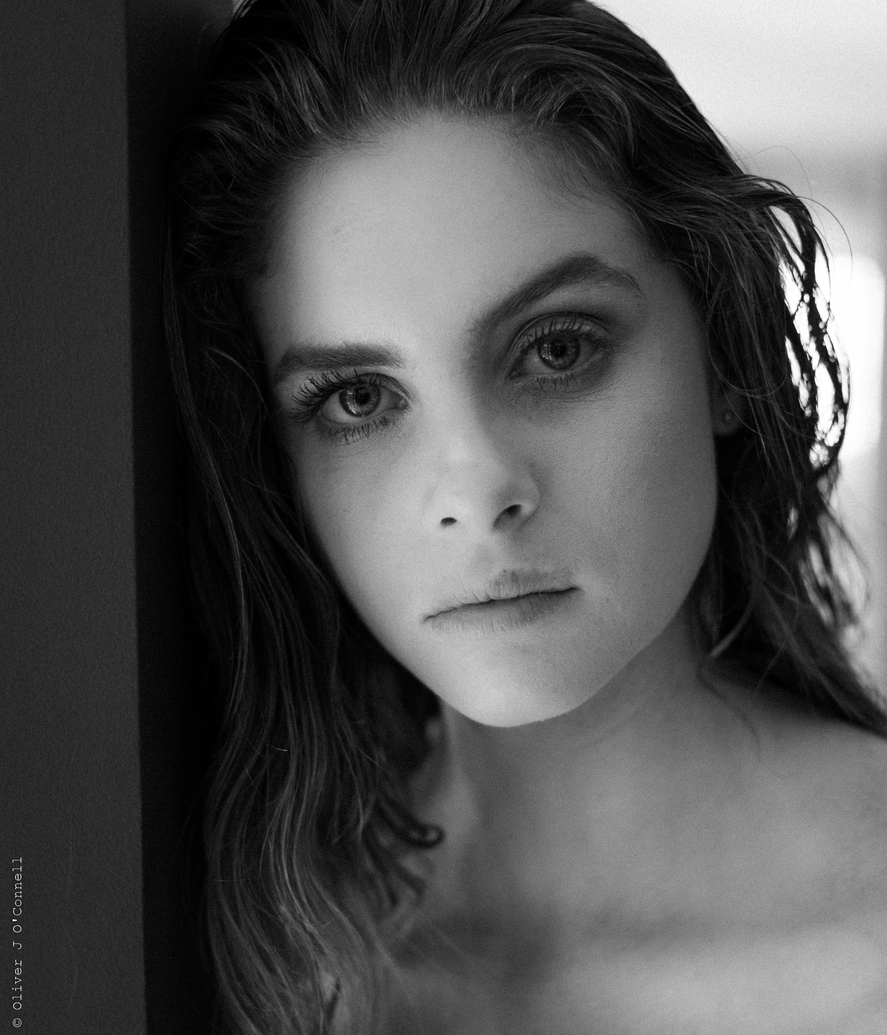 E 50mm F2 sample photo. The face photography