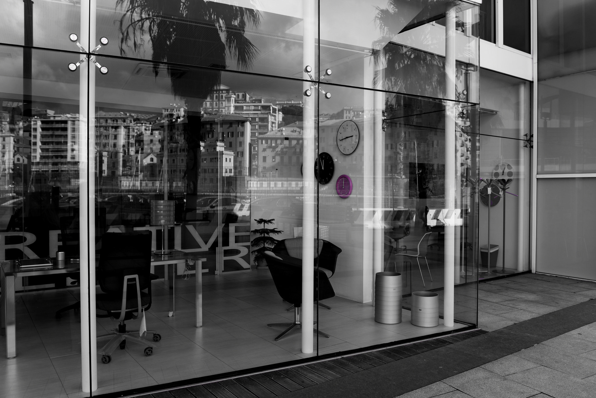 Nikon AF-S Nikkor 28-70mm F2.8 ED-IF sample photo. Savona - riflessi #4 photography