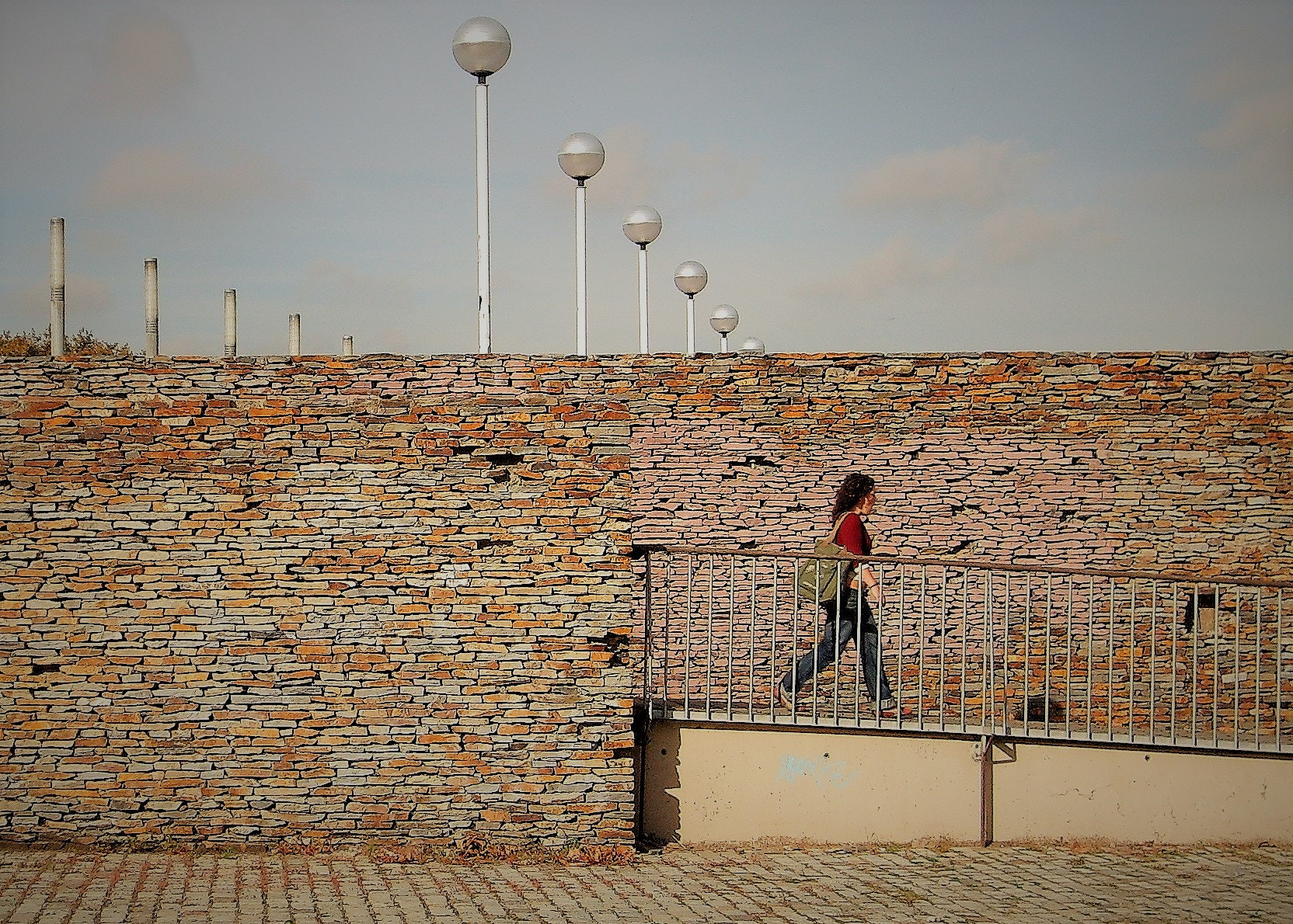 Samsung Digimax S500 / Kenox S500 / Digimax Cyber 530 sample photo. Through the wall barca photography