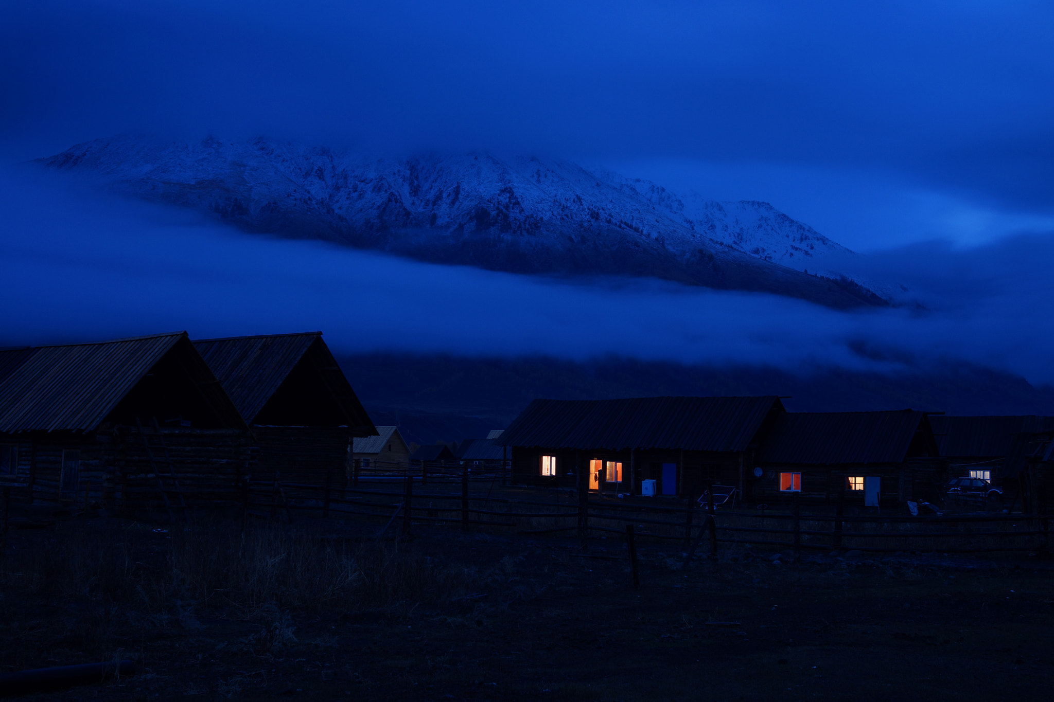 Sony Alpha NEX-7 + Sigma 30mm F2.8 EX DN sample photo. Under the snow mountain photography