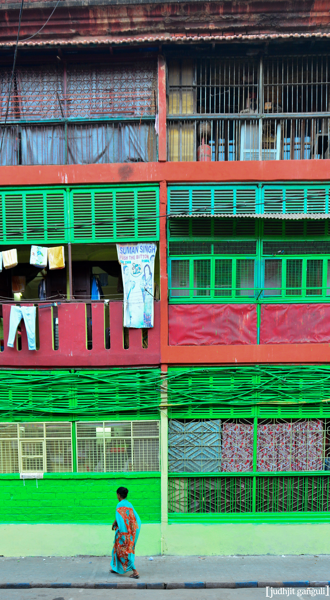 AF Zoom-Nikkor 28-80mm f/3.3-5.6G sample photo. The colours of the city photography