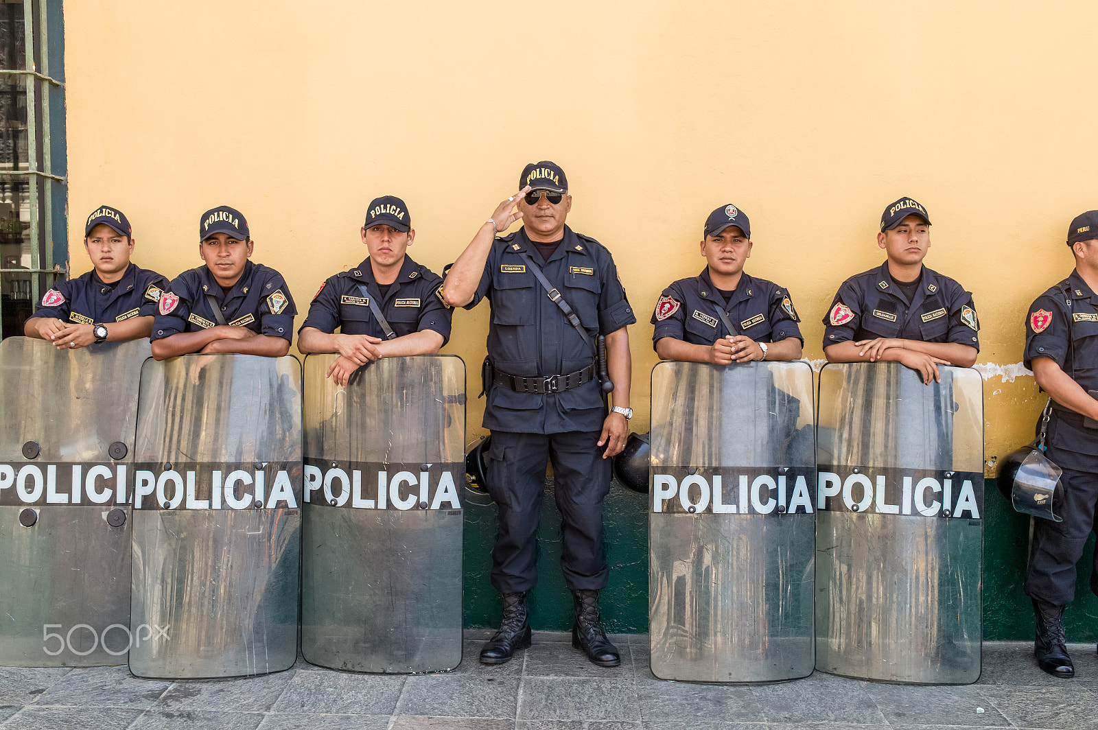 Leica M9 + Leica Summilux-M 35mm F1.4 ASPH sample photo. Policia photography