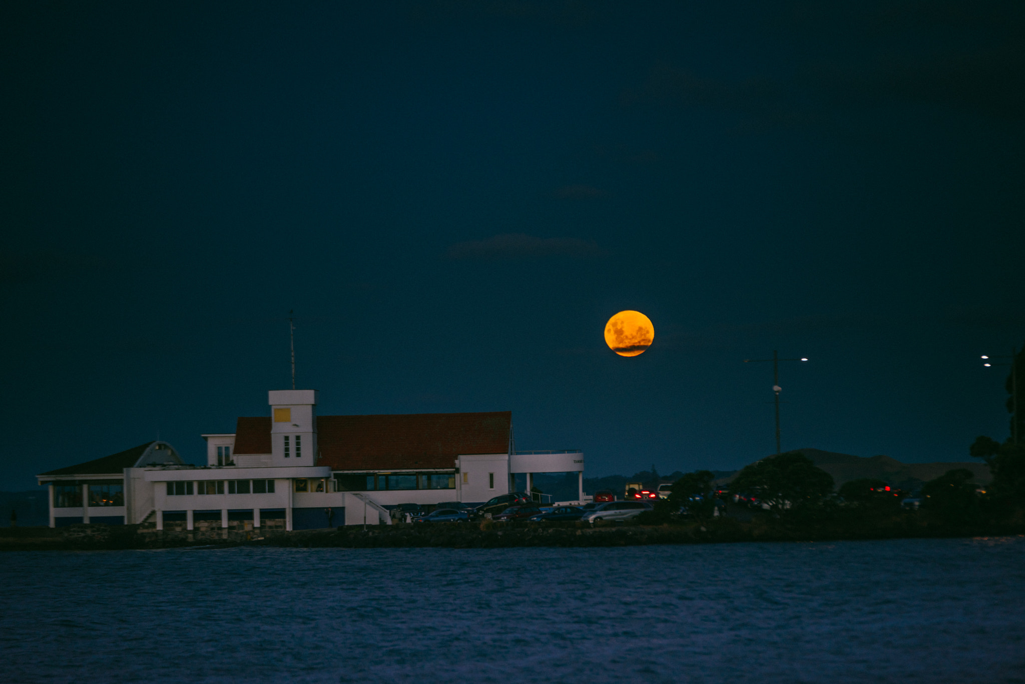 Tamron SP 70-200mm F2.8 Di VC USD sample photo. Full moon rising at mission bay, auckland, nz photography
