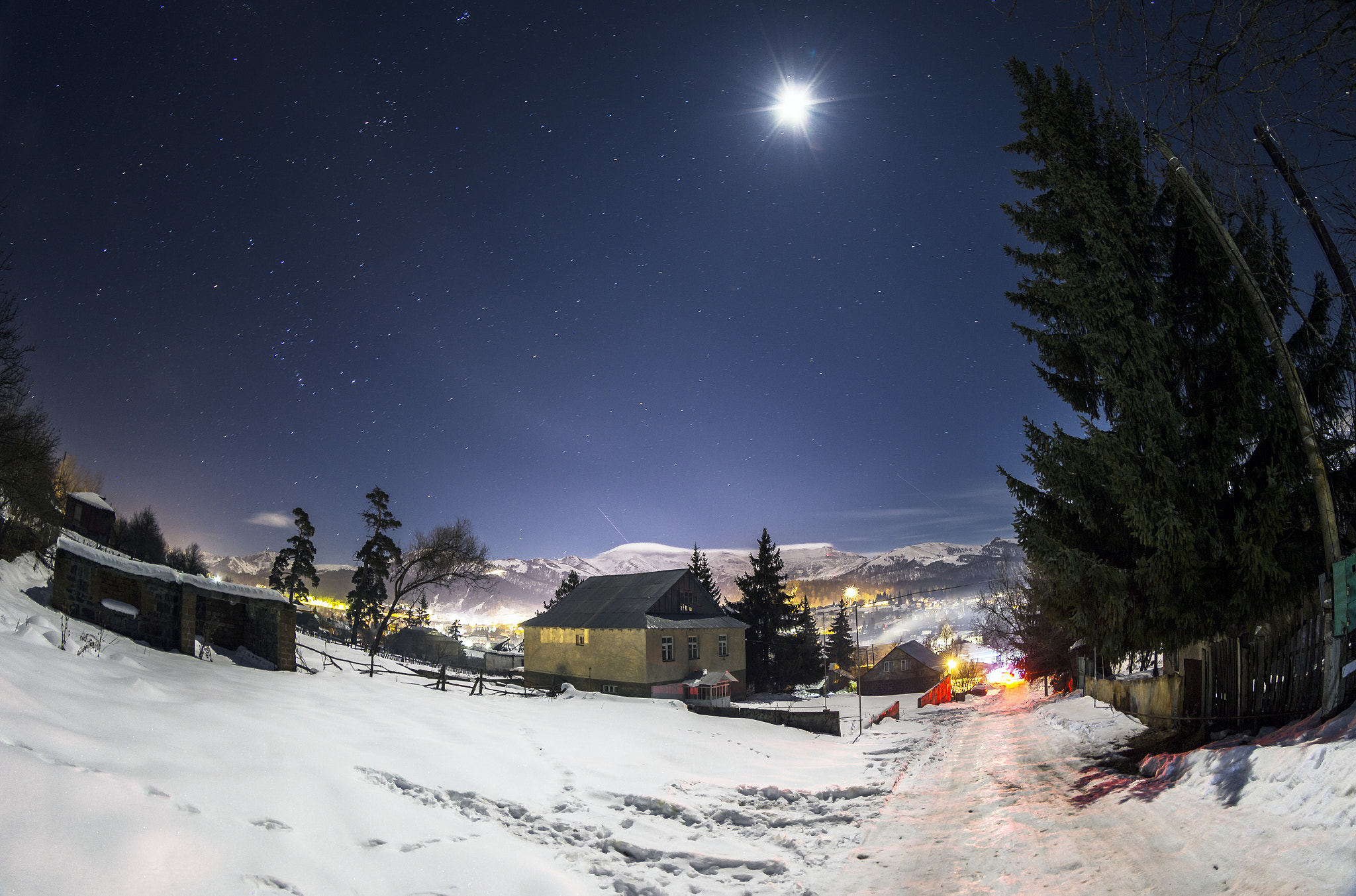 Canon EOS 6D + Canon EF 8-15mm F4L Fisheye USM sample photo. Moon night photography