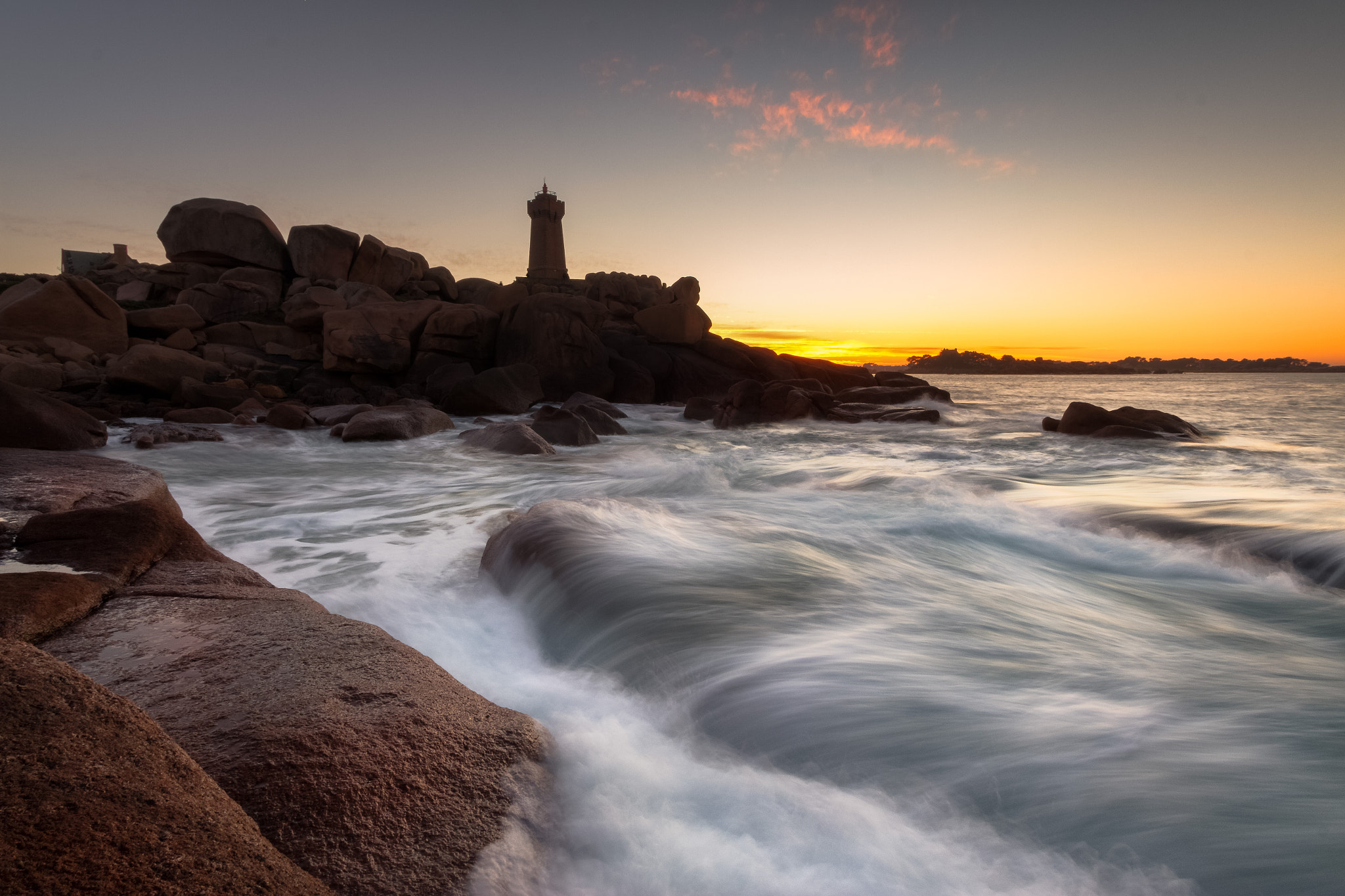 Canon EF-S 10-22mm F3.5-4.5 USM sample photo. Sunset on ploumanac'h lighthouse photography