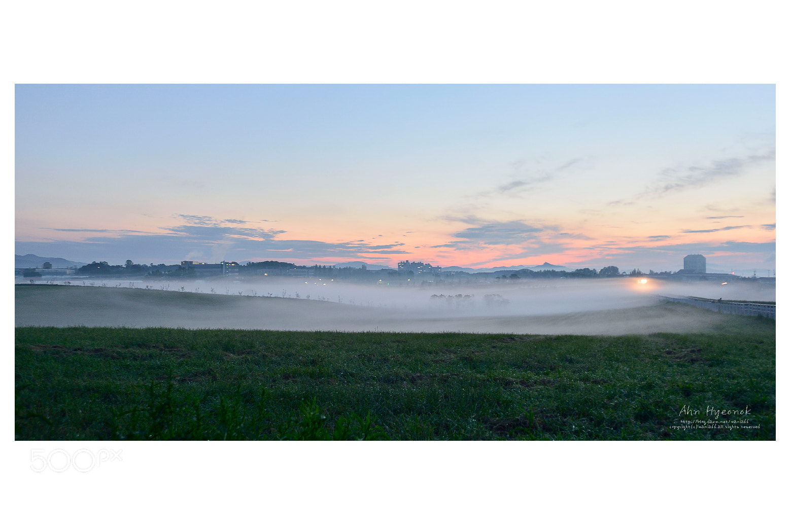 Nikon AF-S Nikkor 17-35mm F2.8D ED-IF sample photo. Misty morning in farmland photography