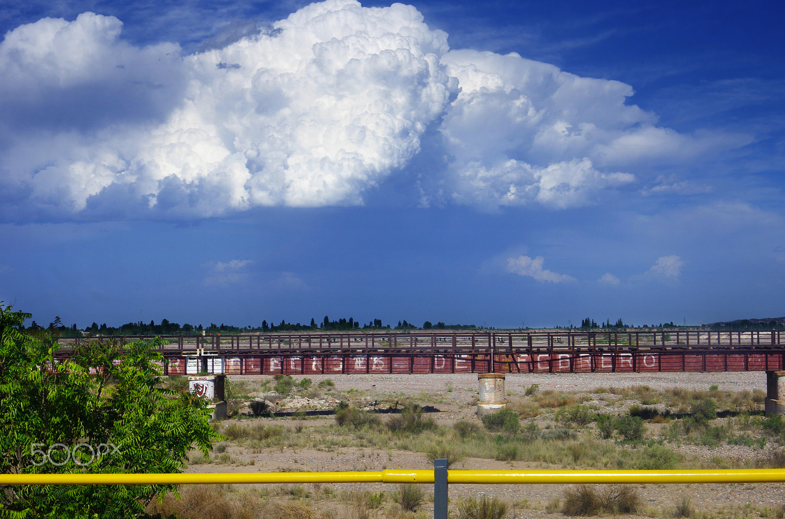 Pentax K-5 sample photo. El puente abajo de la nube photography