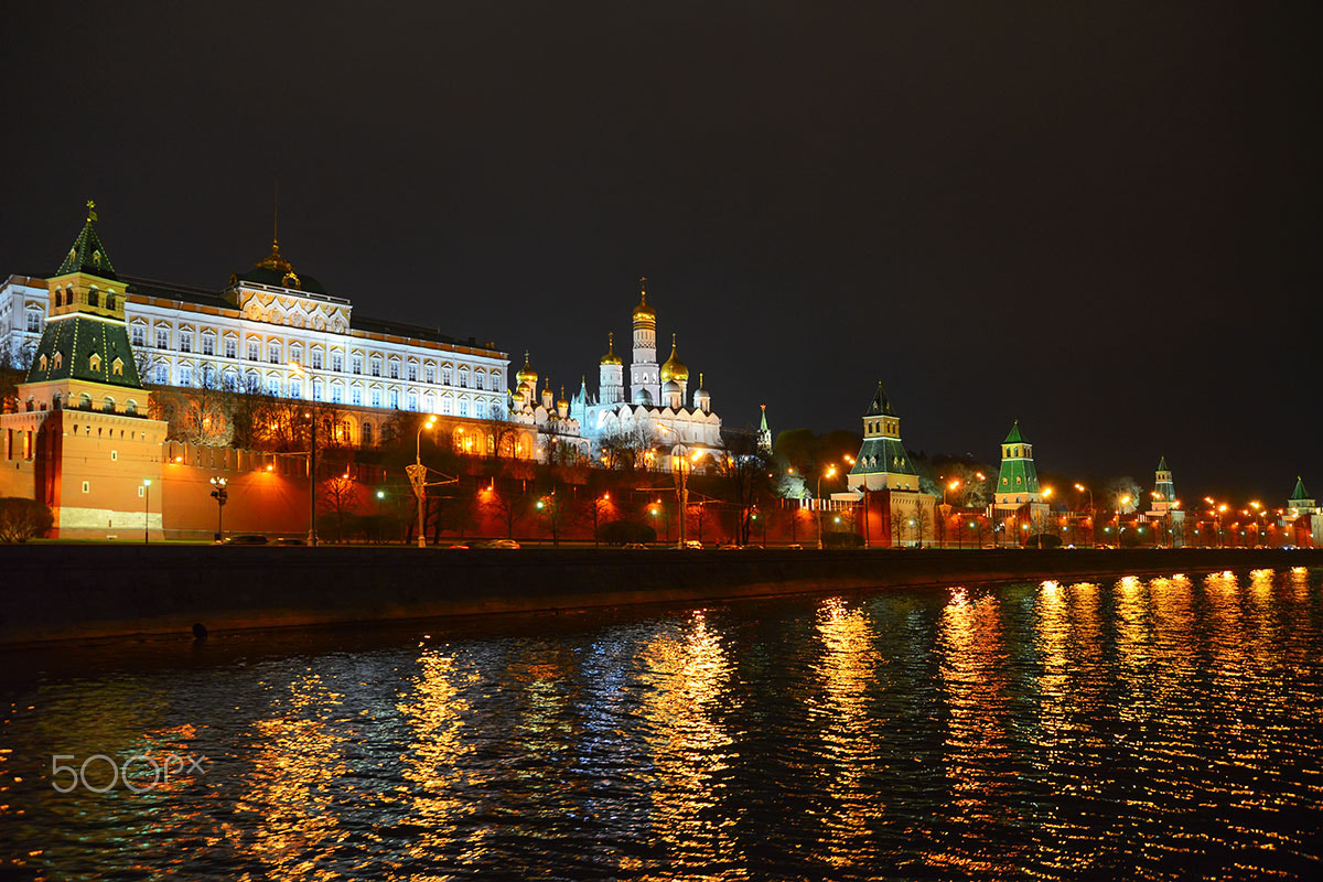 Nikon D600 + Sigma 24-105mm F4 DG OS HSM Art sample photo. Golden nights of moscow photography