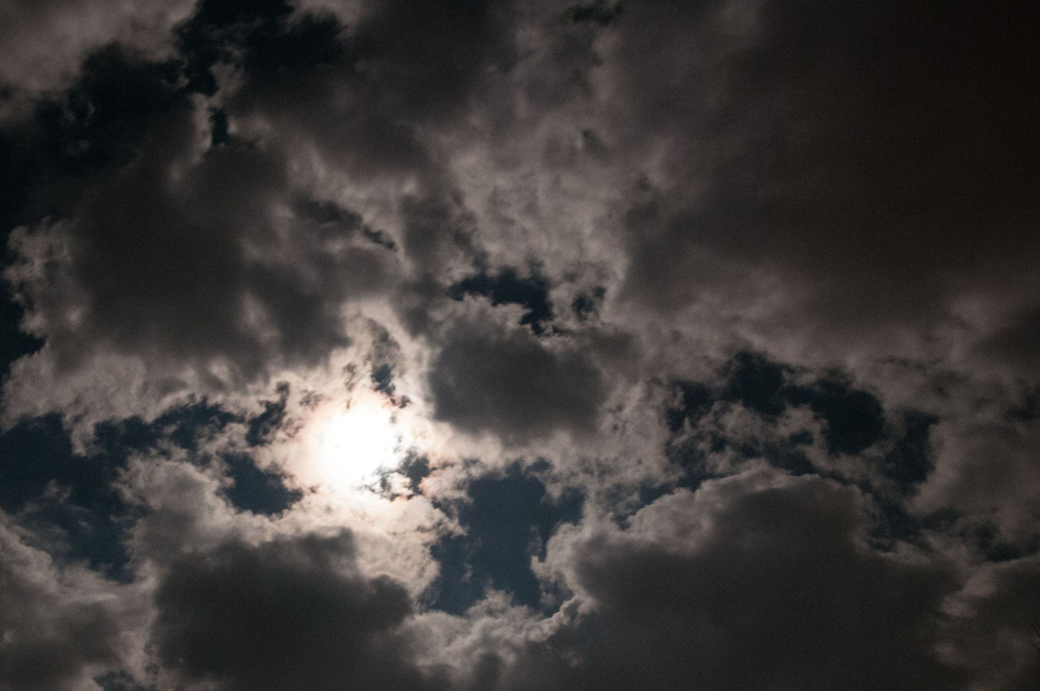 Nikon D300 + Tamron SP AF 17-50mm F2.8 XR Di II LD Aspherical (IF) sample photo. Moon behind the clouds photography