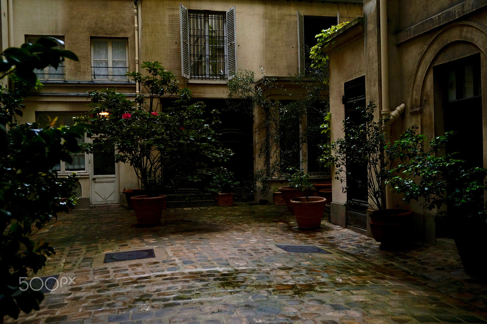 Sony Alpha NEX-6 sample photo. Cozy paris courtyard photography