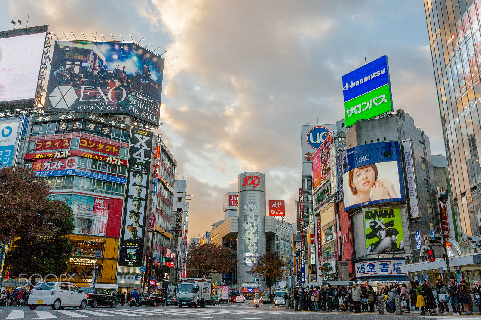 Sigma 24-60mm f/2.8 EX DG sample photo. Shibuya cross photography