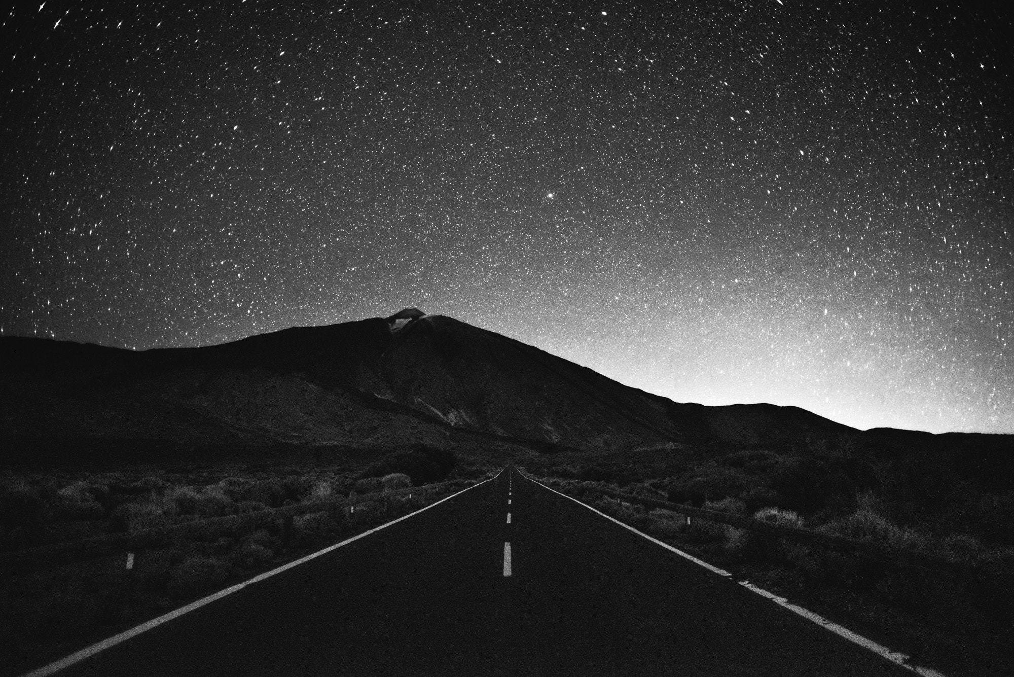 Nikon D750 + Nikon AF Nikkor 20mm F2.8D sample photo. Road towards pico del teide. photography