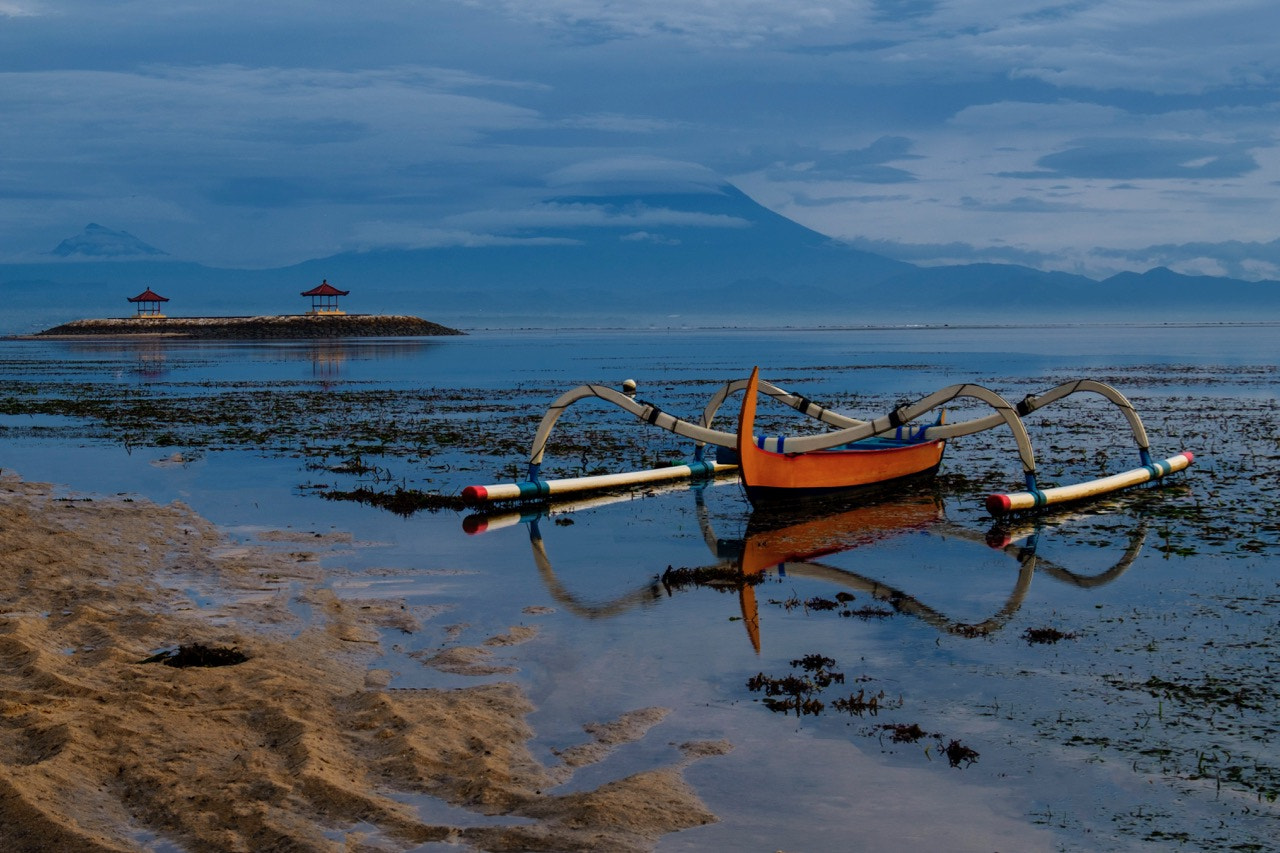 Fujifilm X-Pro2 + Fujifilm XF 18-135mm F3.5-5.6 R LM OIS WR sample photo. Sanur and mt agung photography