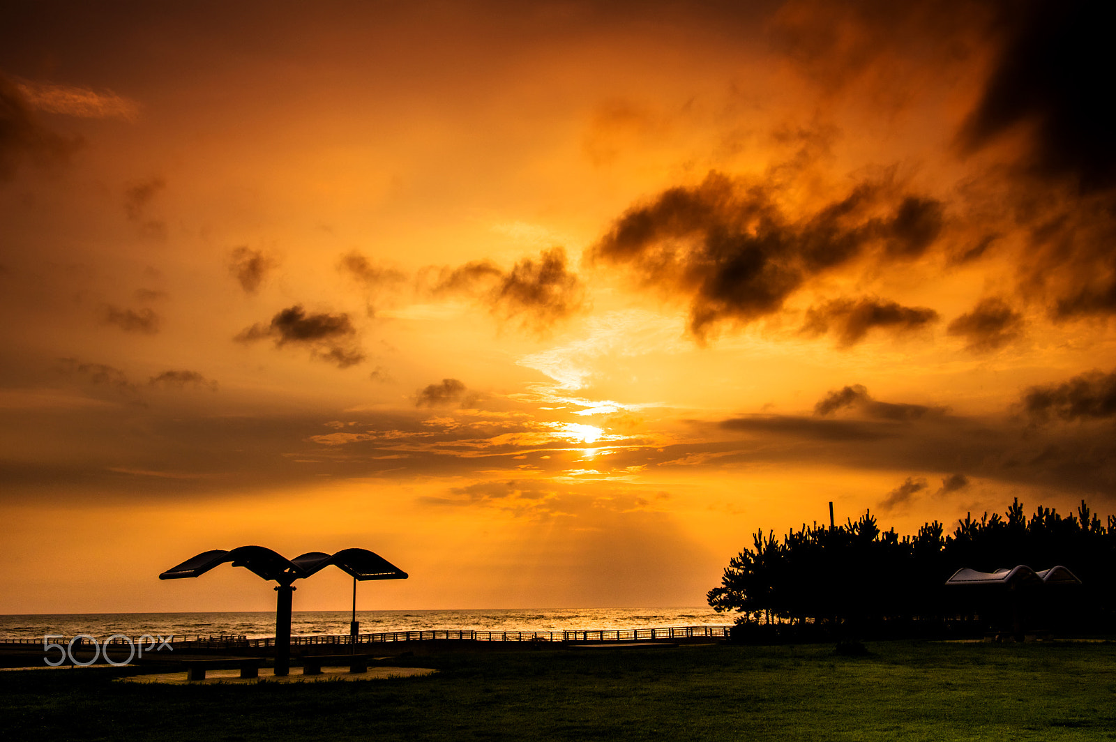 Pentax smc DA 17-70mm F4.0 AL (IF) SDM sample photo. Dusk of eguchi beach photography