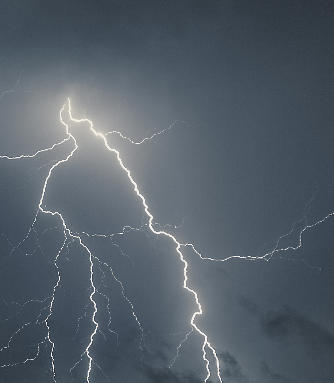 Tamron AF 18-200mm F3.5-6.3 XR Di II LD Aspherical (IF) Macro sample photo. Thunderbolts photography
