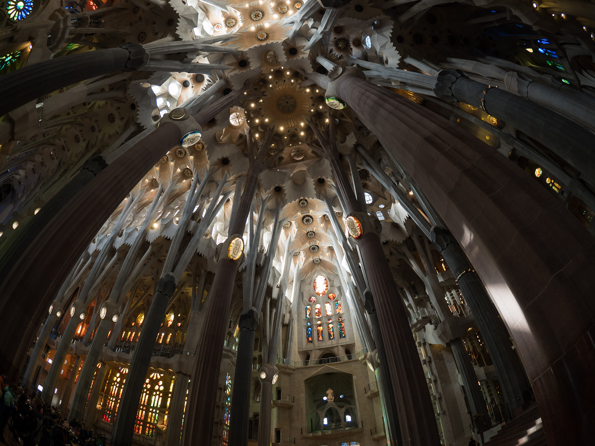 Olympus PEN-F + OLYMPUS M.8mm F1.8 sample photo. Sagrada família (nau central) photography