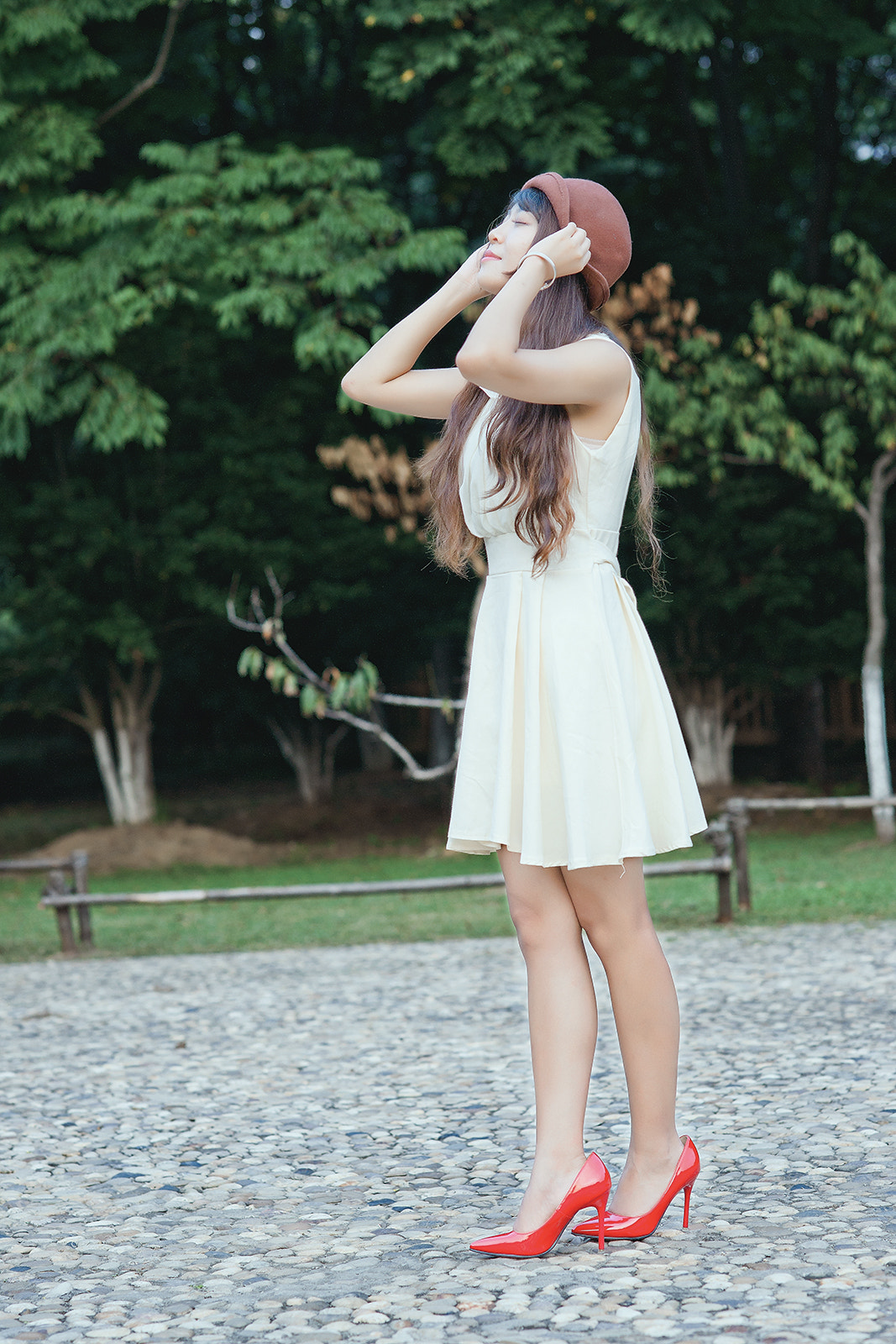 Sony Planar T* 85mm F1.4 ZA sample photo. My model photography