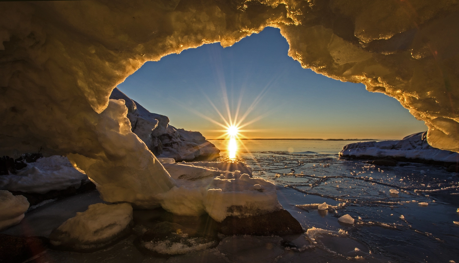Sigma 70-200mm F2.8 EX DG Macro HSM II sample photo. From the icecave photography