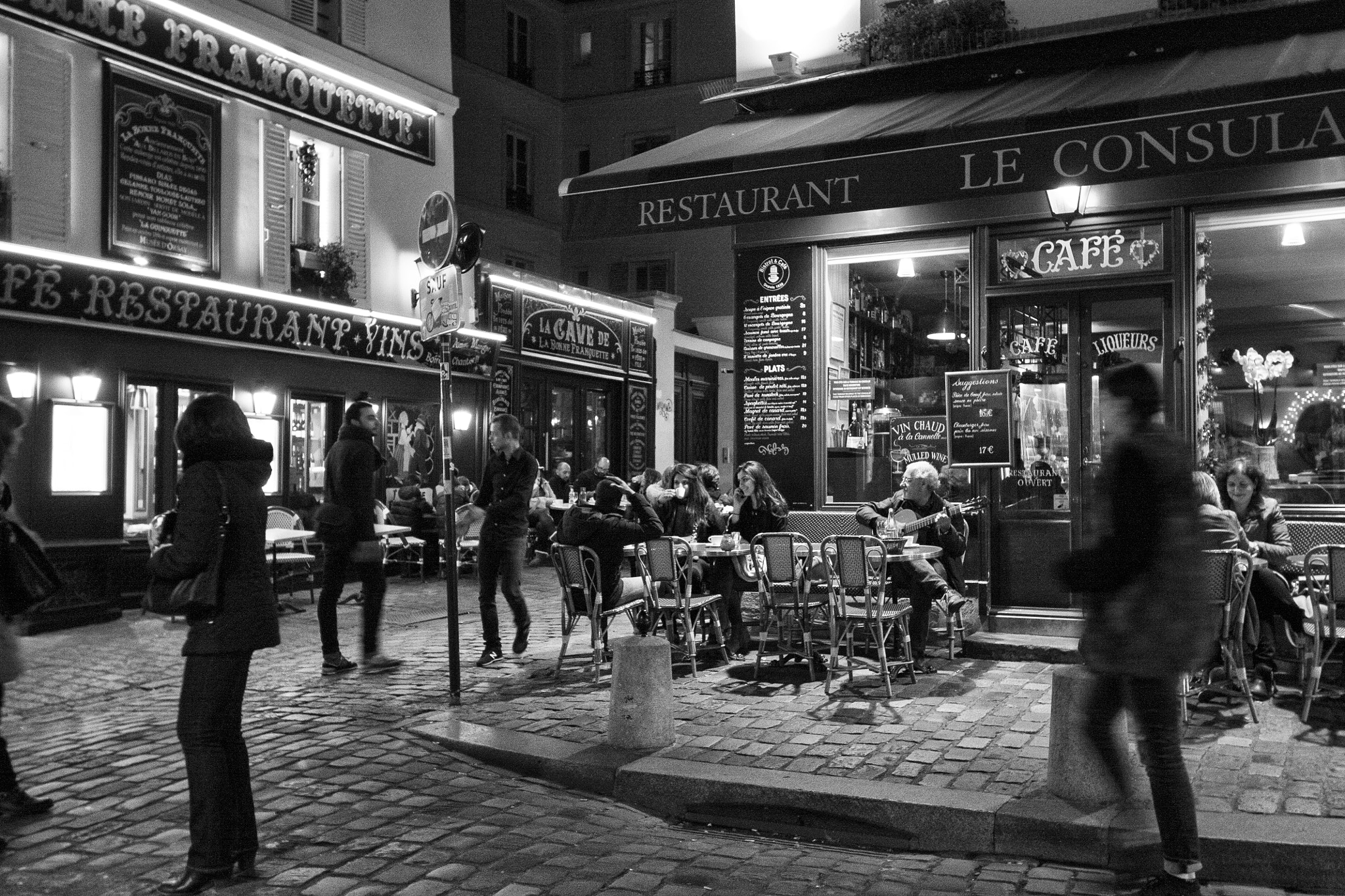 Canon EF-S 10-22mm F3.5-4.5 USM sample photo. Montmartre photography