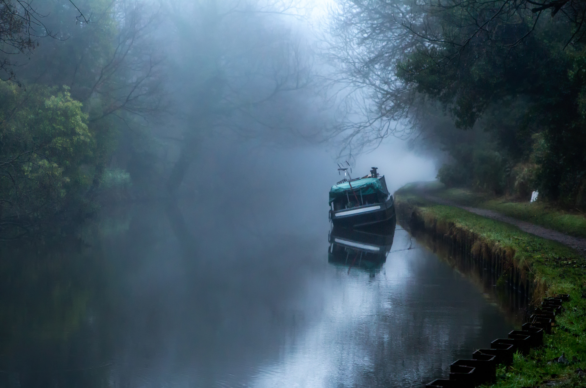 Sigma 24-70mm F2.8 EX DG Macro sample photo. Narrowboat photography