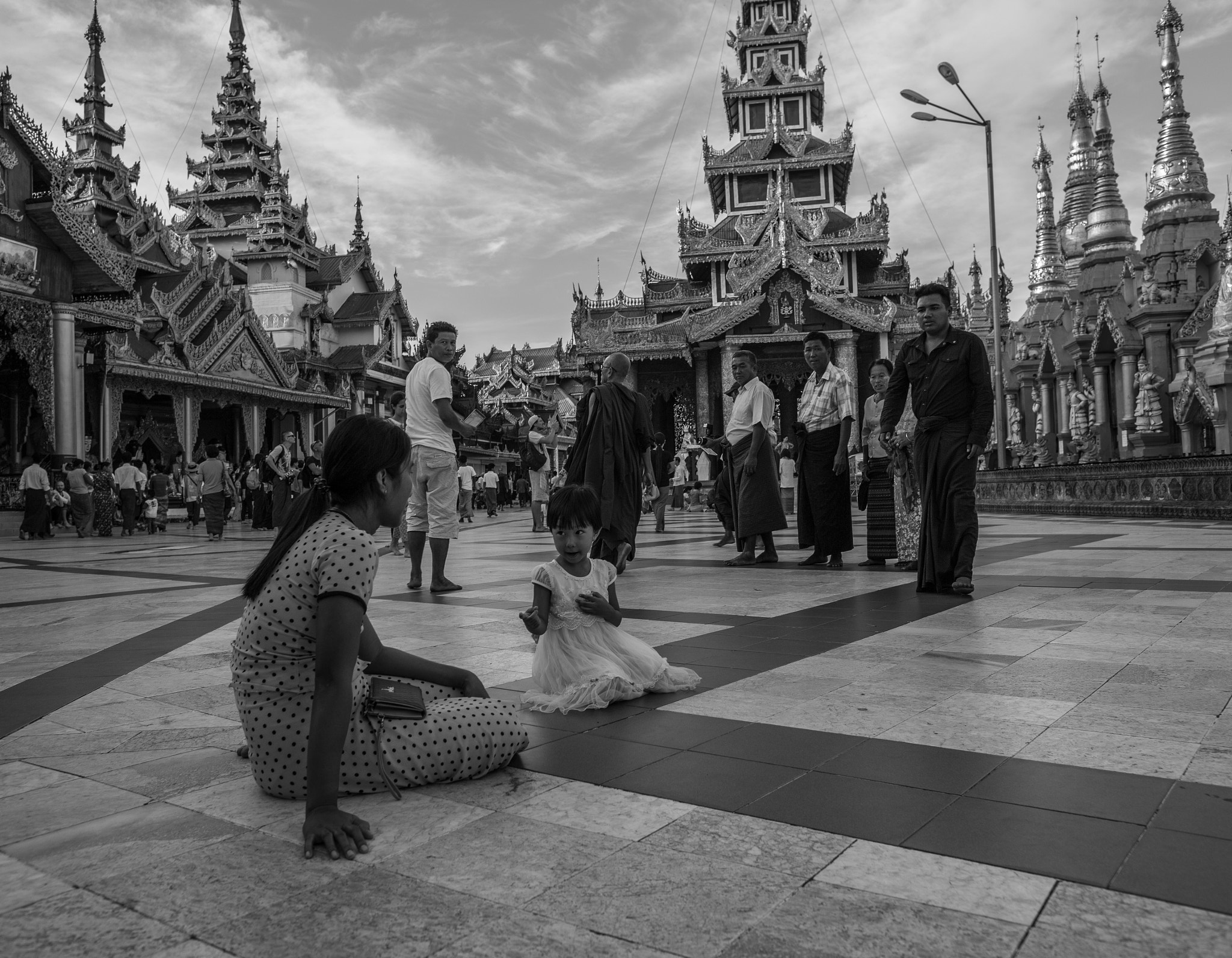 Canon EF 24mm F1.4L II USM sample photo. Afternoon at the temple photography