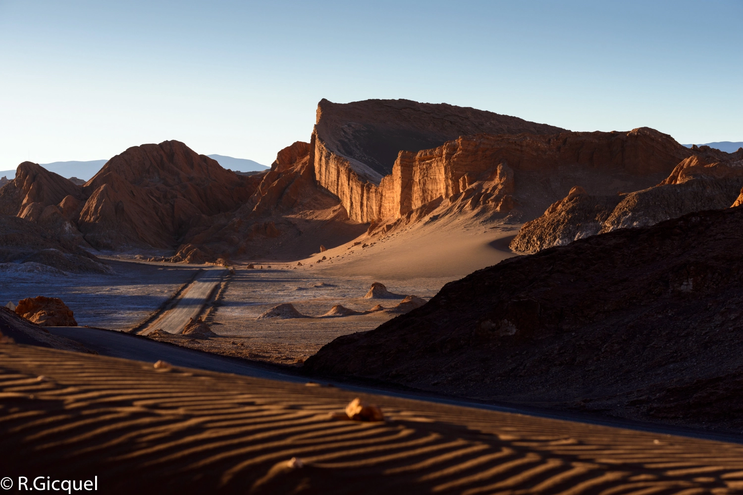 Nikon AF-S Nikkor 70-200mm F4G ED VR sample photo. Valle de la luna photography