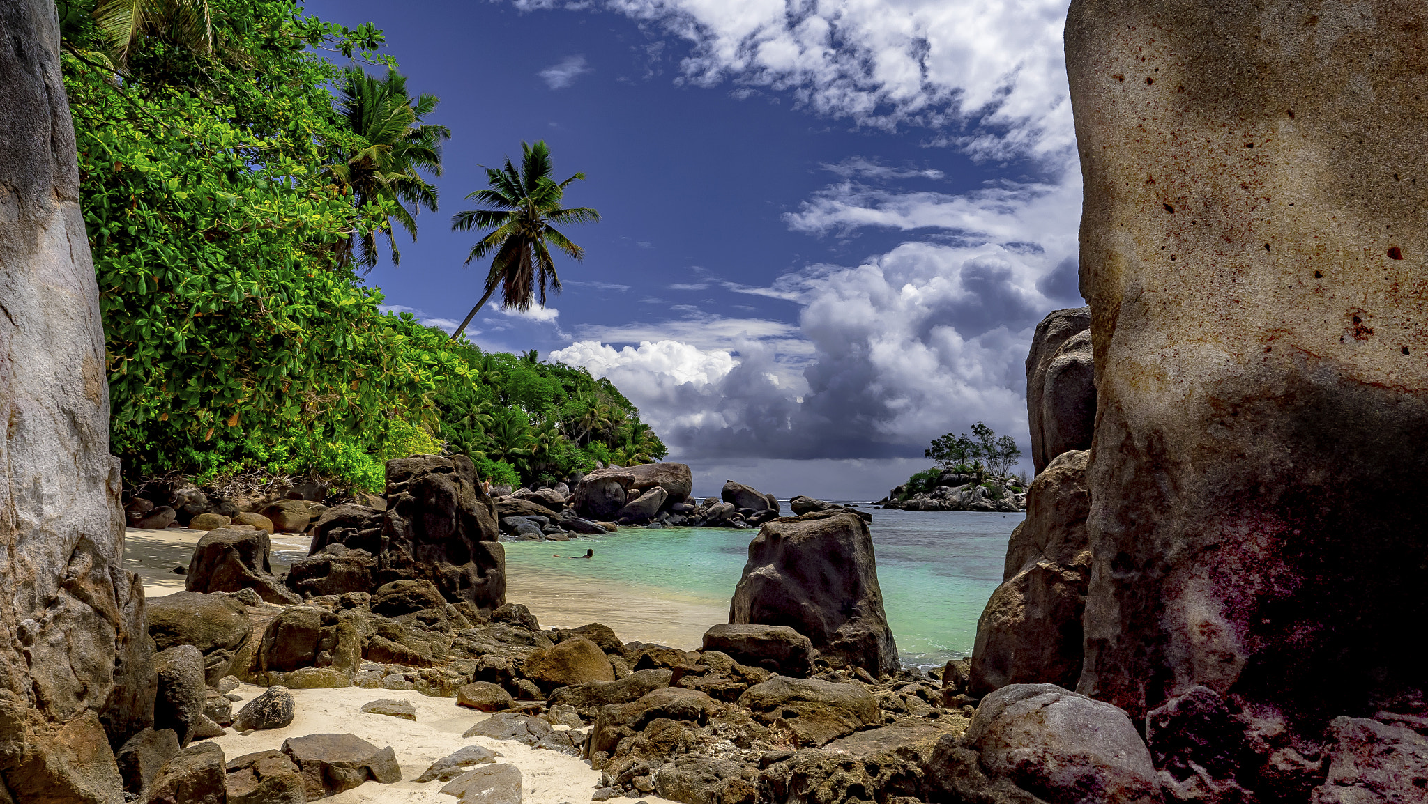 Panasonic Lumix DMC-GX8 + Olympus M.Zuiko Digital ED 12-40mm F2.8 Pro sample photo. Rocky beach photography