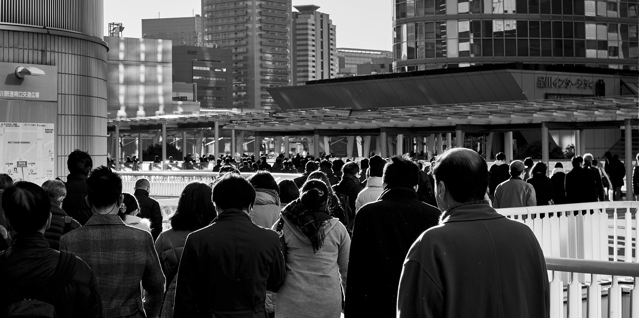 Sony Cyber-shot DSC-RX100 II sample photo. Winter morning commute crowd photography