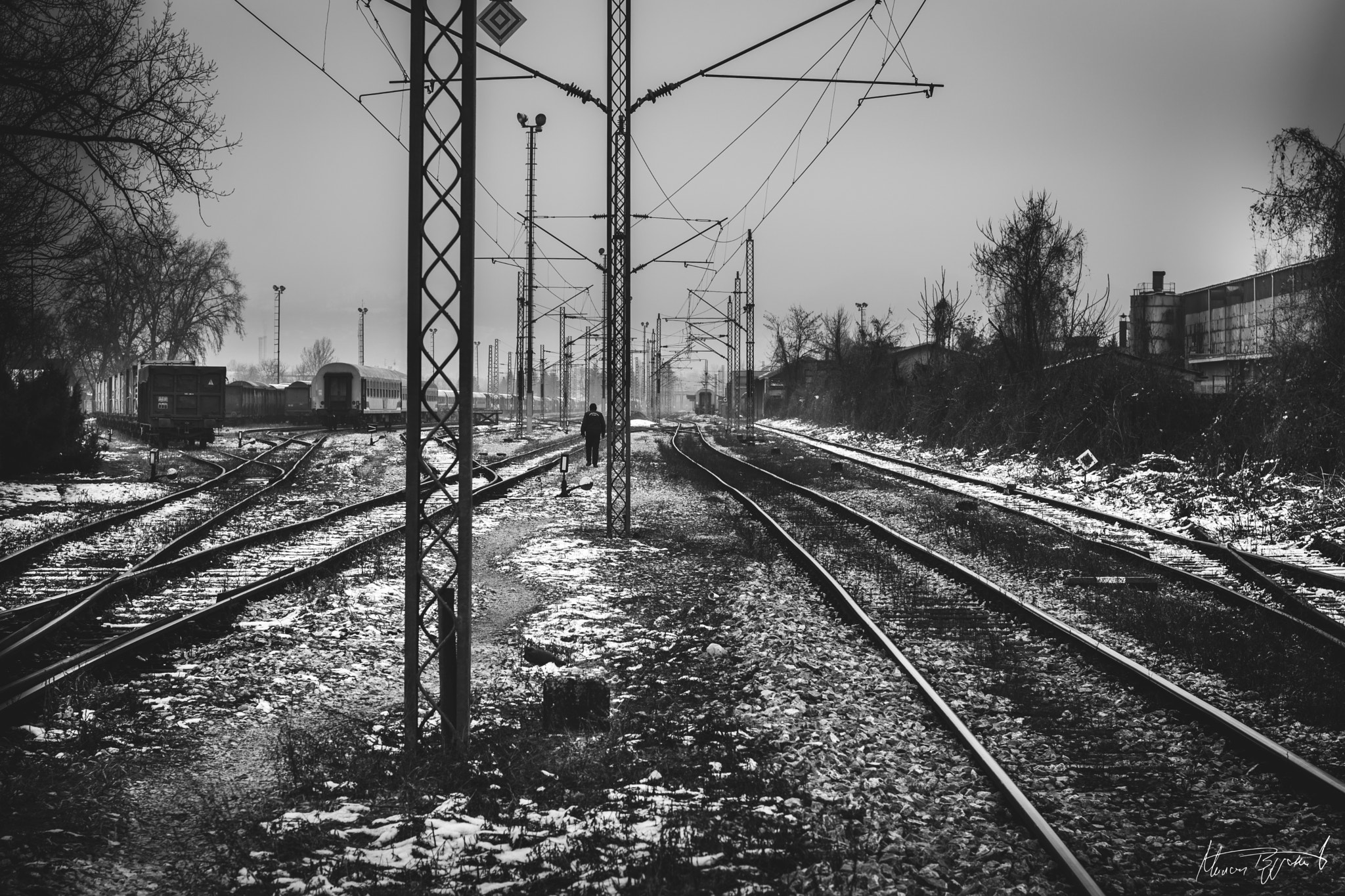 Nikon D7200 + Nikon AF-S Nikkor 50mm F1.4G sample photo. Stories from the train station. photography
